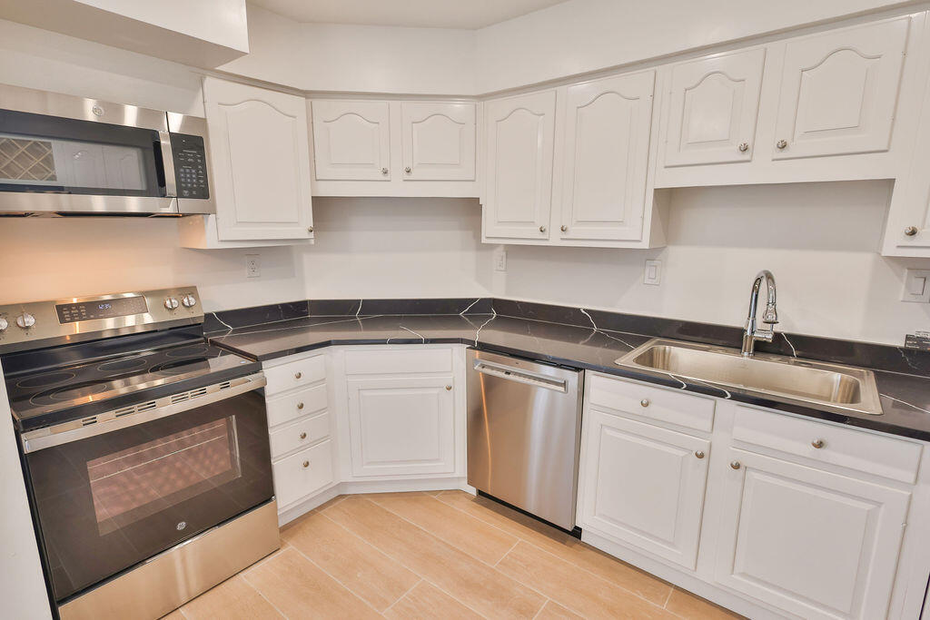 SHORELINE GARDENS T/H - Residential