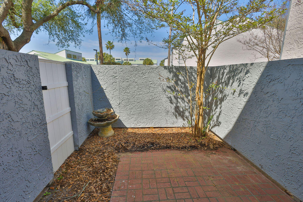 SHORELINE GARDENS T/H - Residential