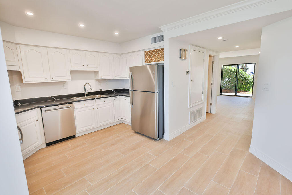 SHORELINE GARDENS T/H - Residential