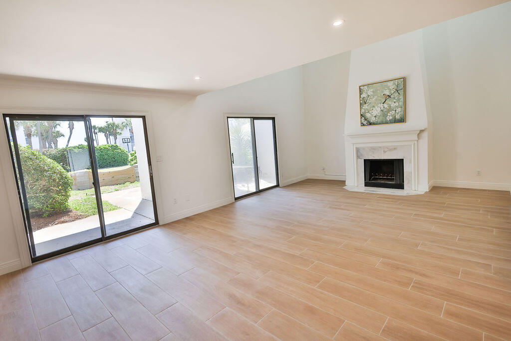 SHORELINE GARDENS T/H - Residential