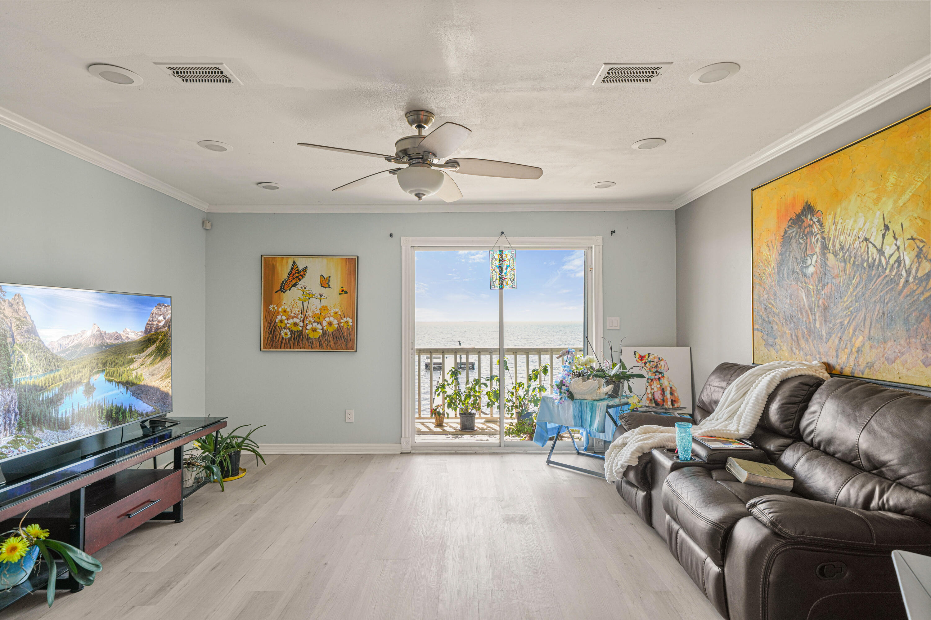 SOUNDWIND CONDO - Residential