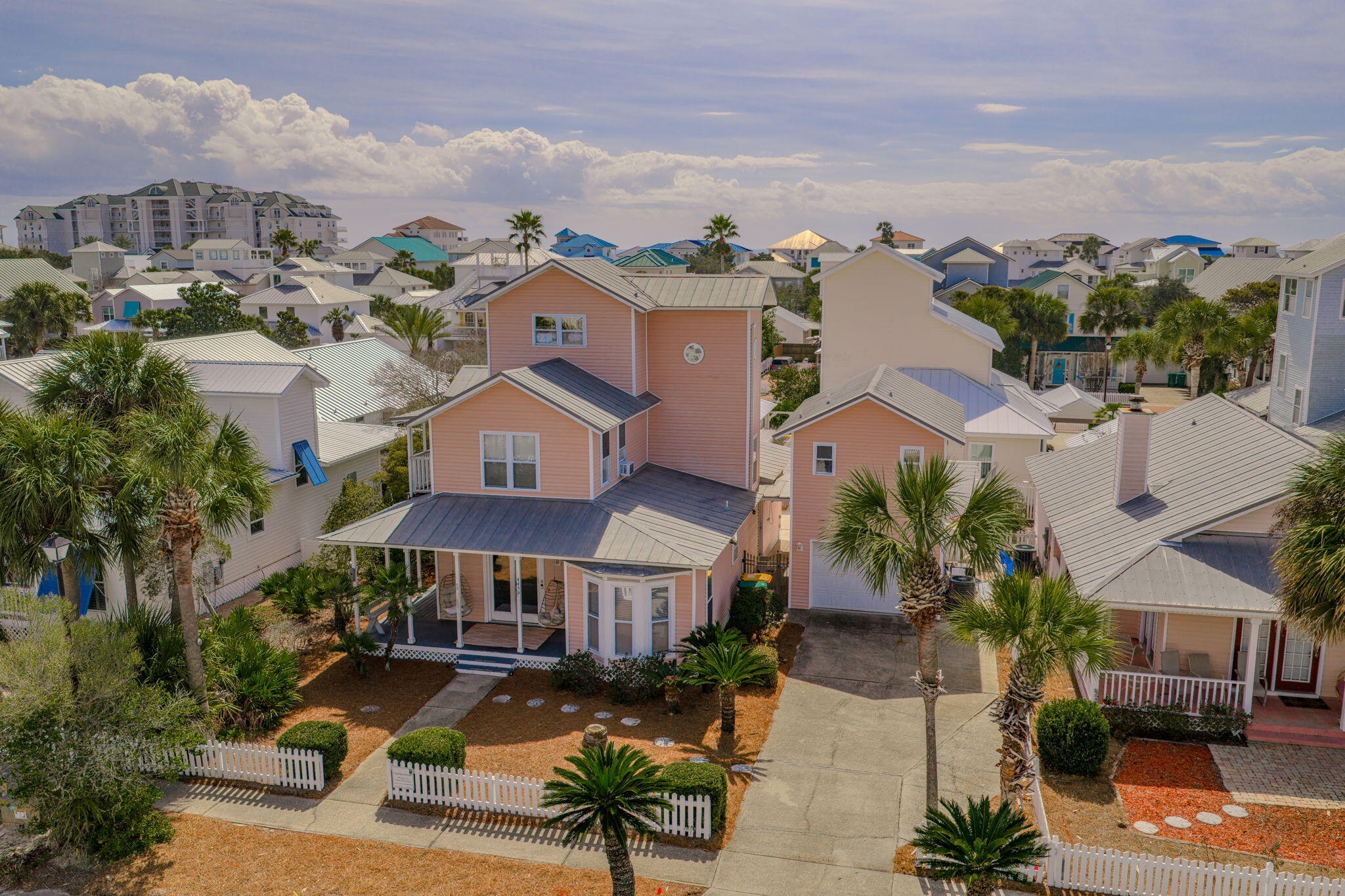 CRYSTAL BEACH COTTAGES - Residential