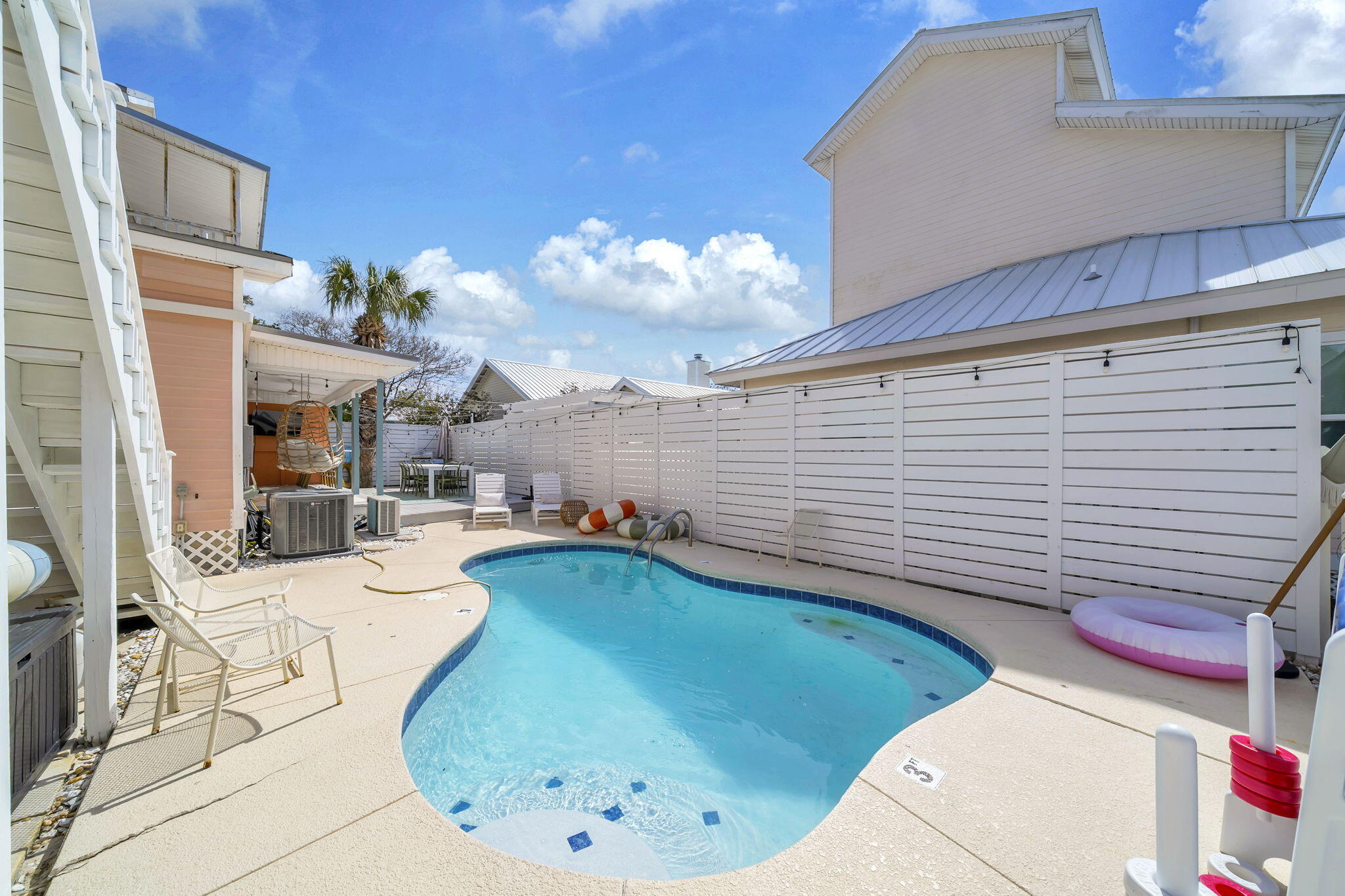 CRYSTAL BEACH COTTAGES - Residential