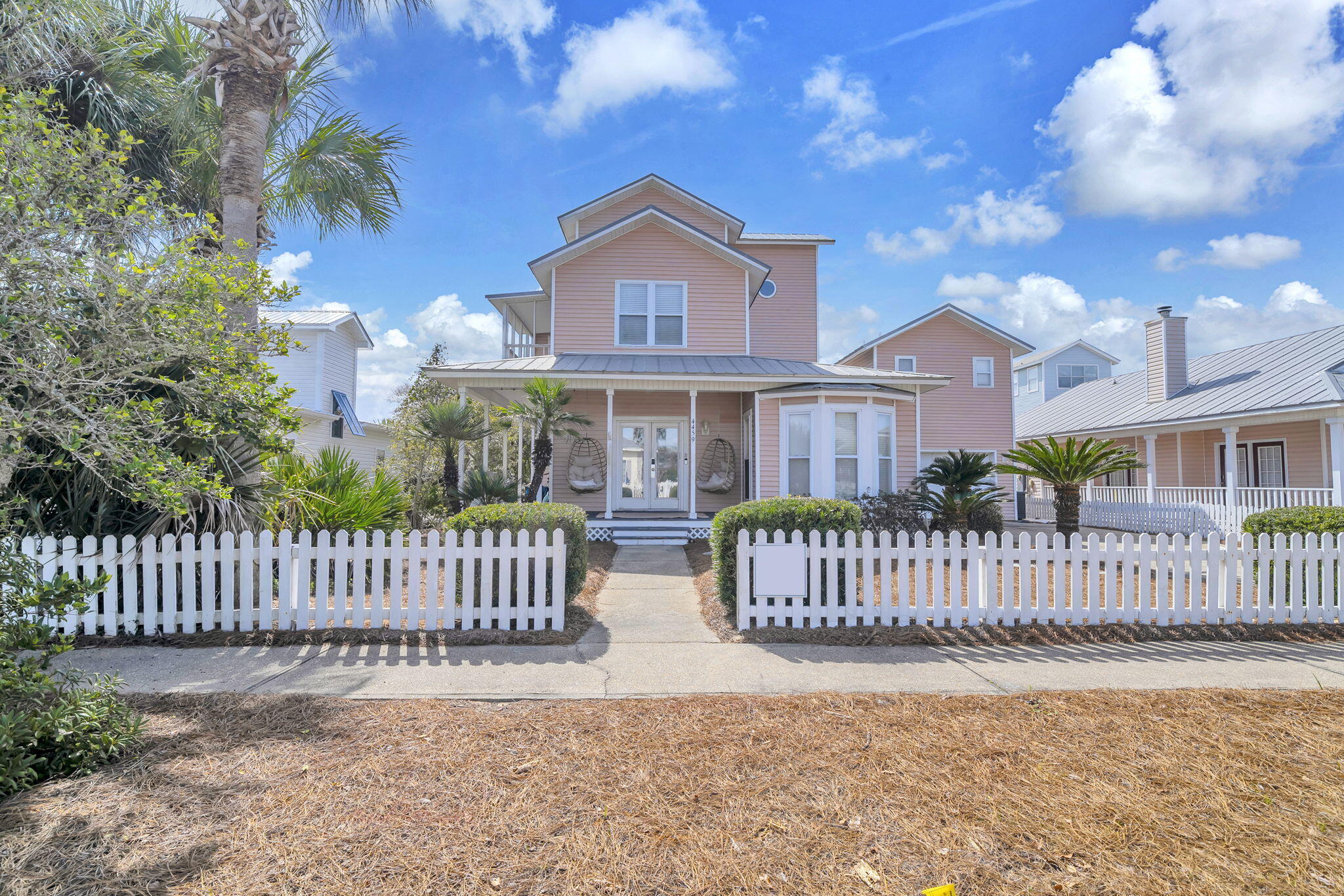 CRYSTAL BEACH COTTAGES - Residential