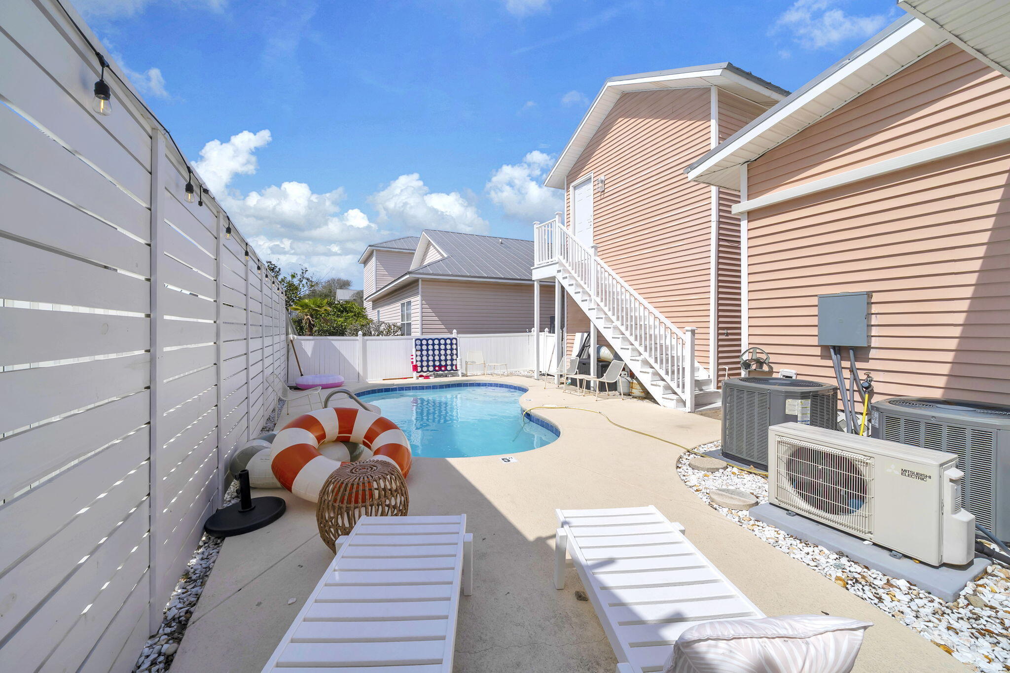 CRYSTAL BEACH COTTAGES - Residential