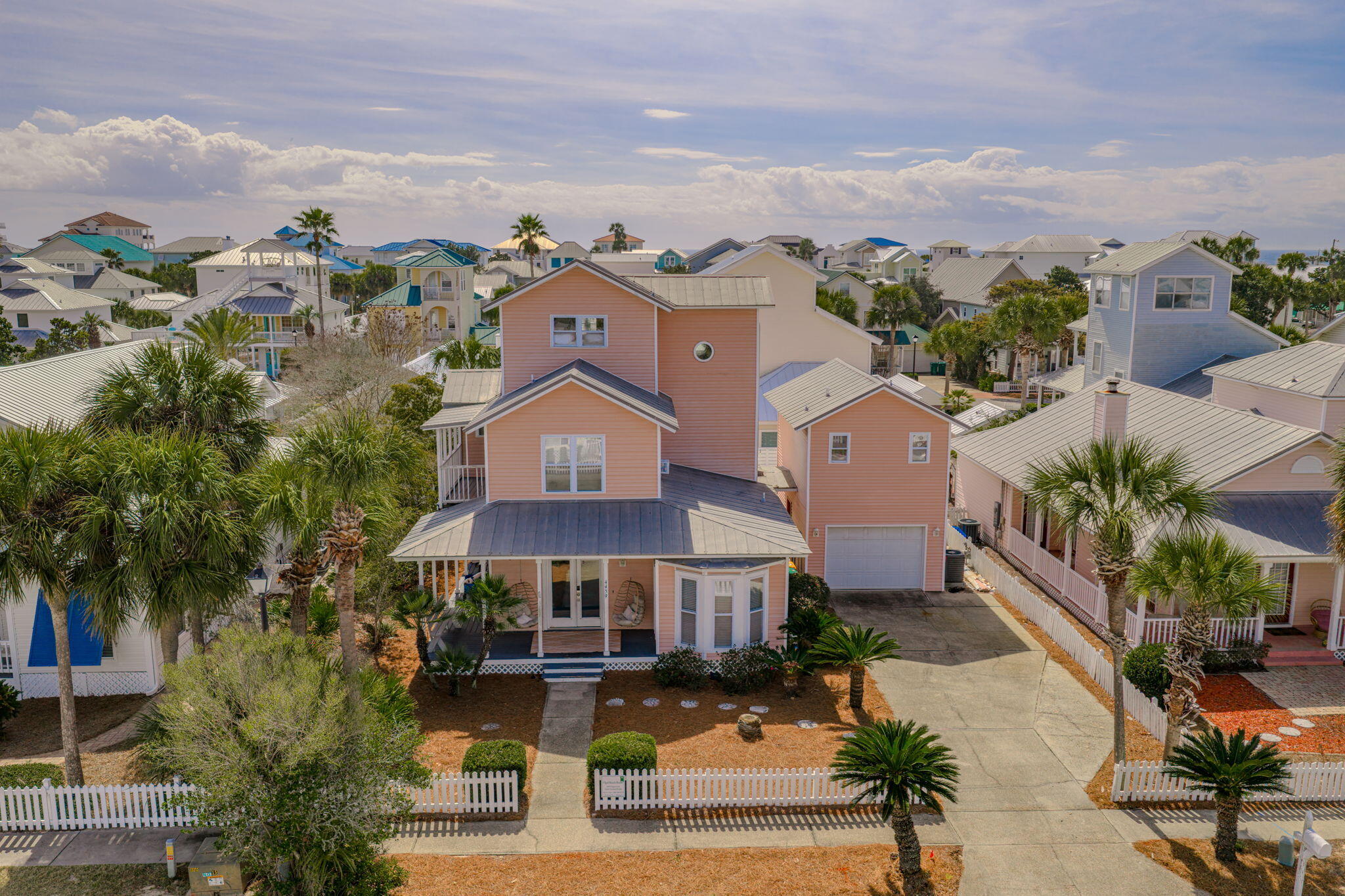 CRYSTAL BEACH COTTAGES - Residential