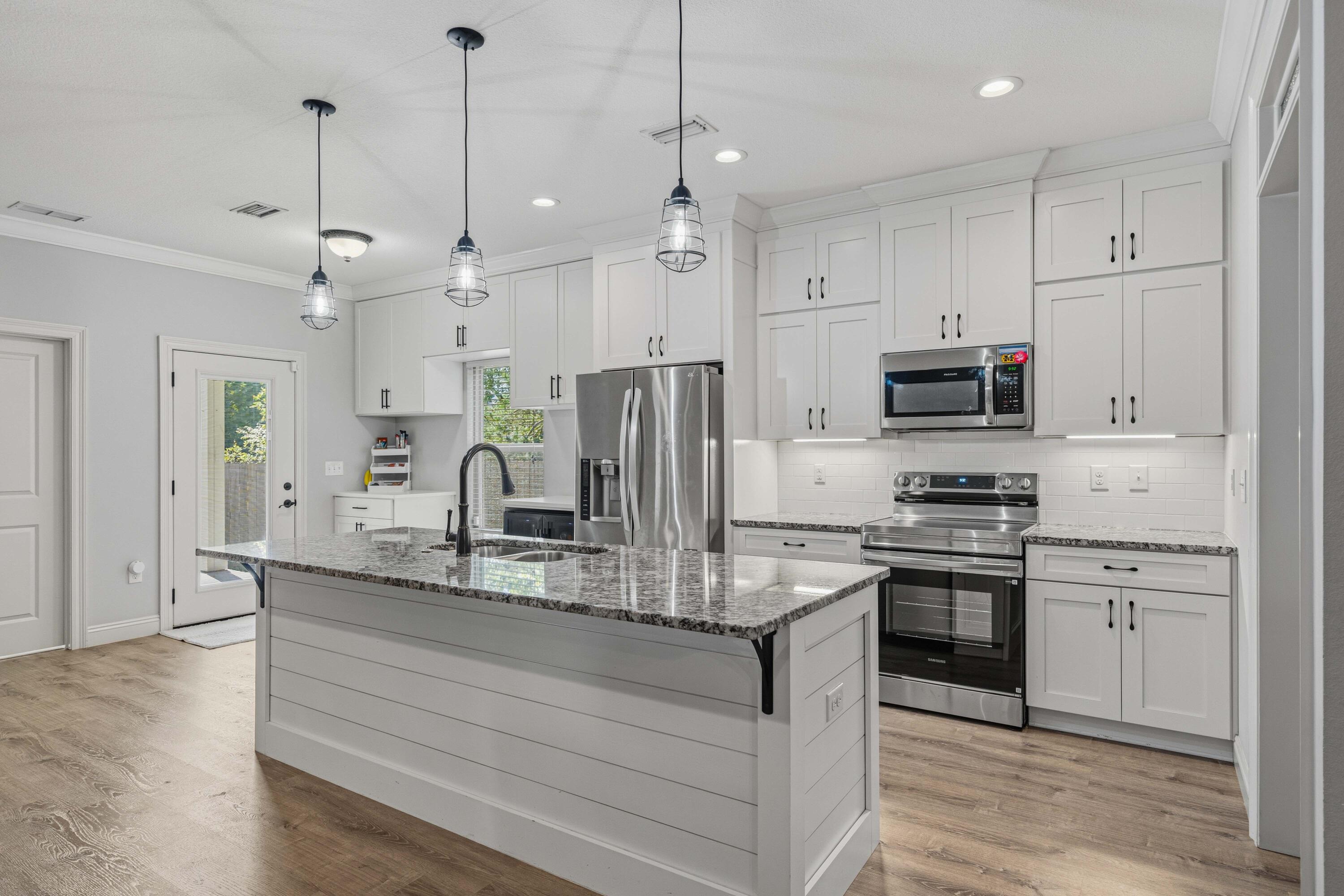 MAGNOLIA HARBOR - Residential