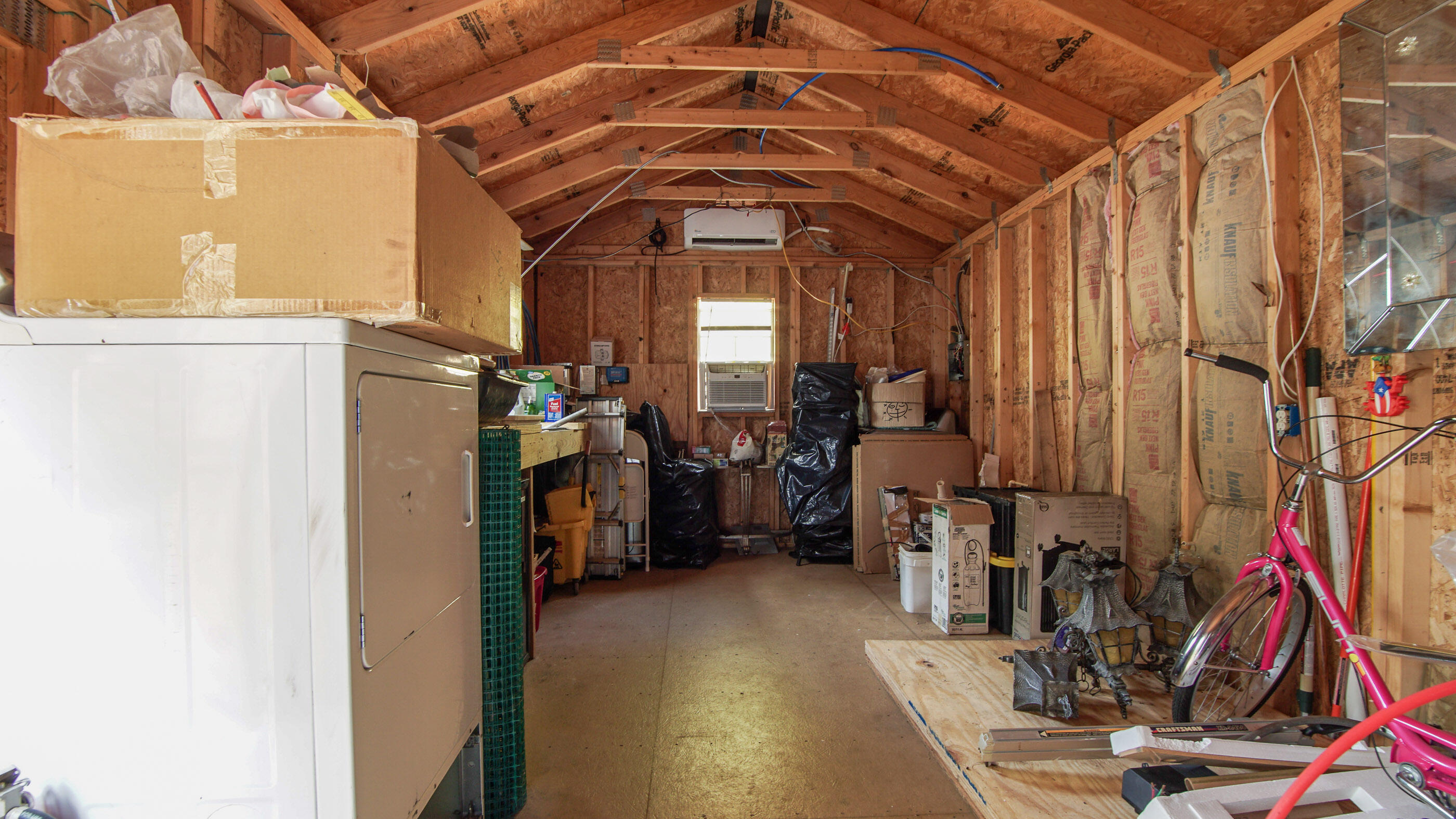 METES & BOUNDS - Land