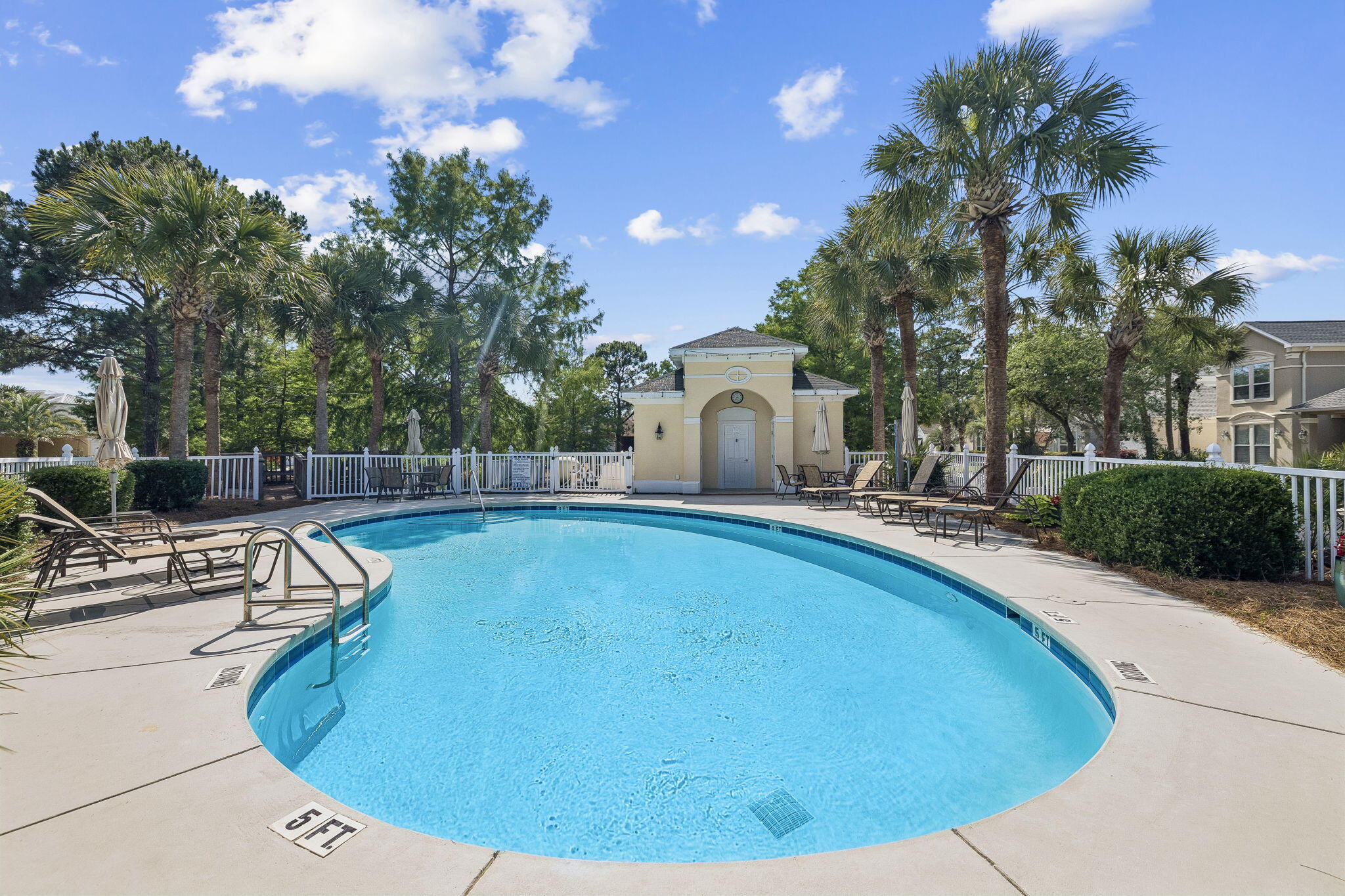 FAIRWAY VILLAS - Residential
