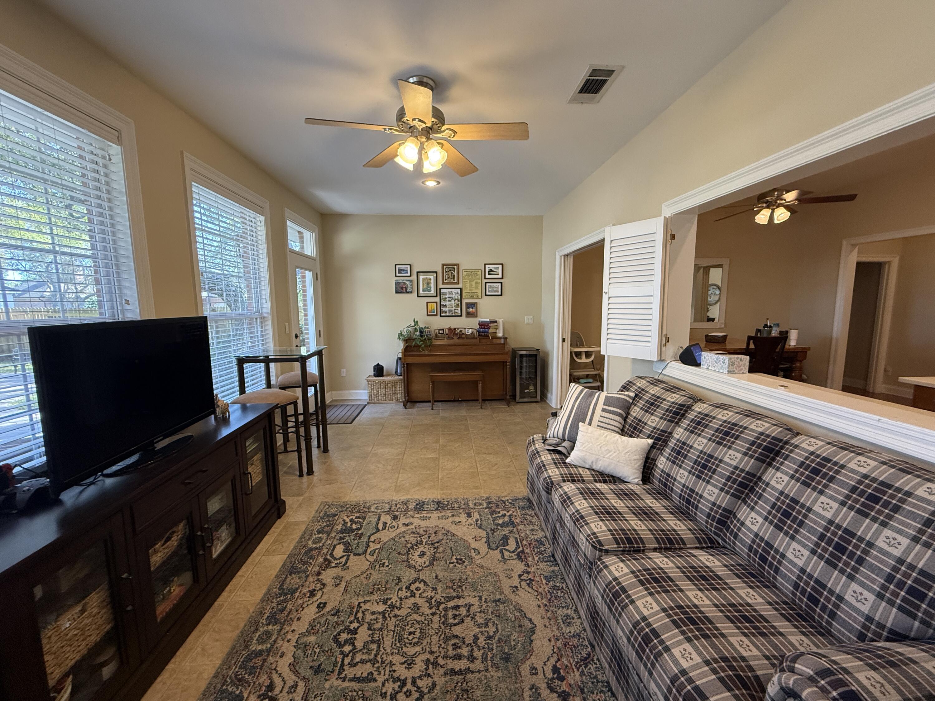 SOUTHWIND PH VI UNIT 29 - Residential Lease