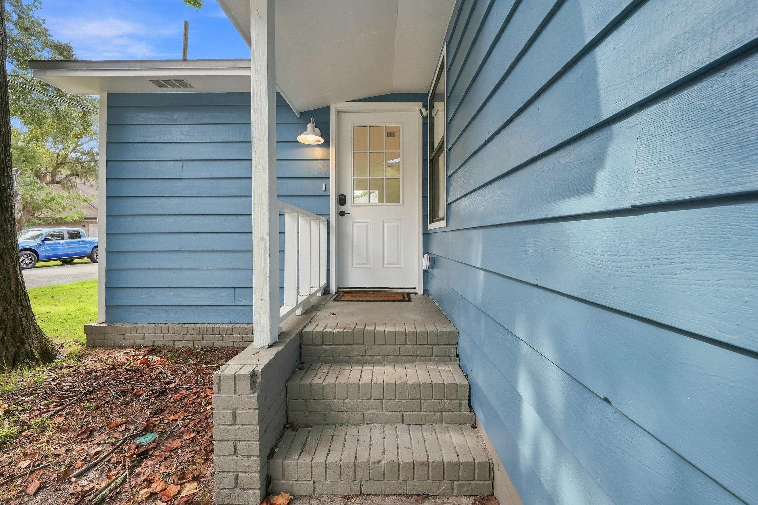 1215 S Cedar Avenue