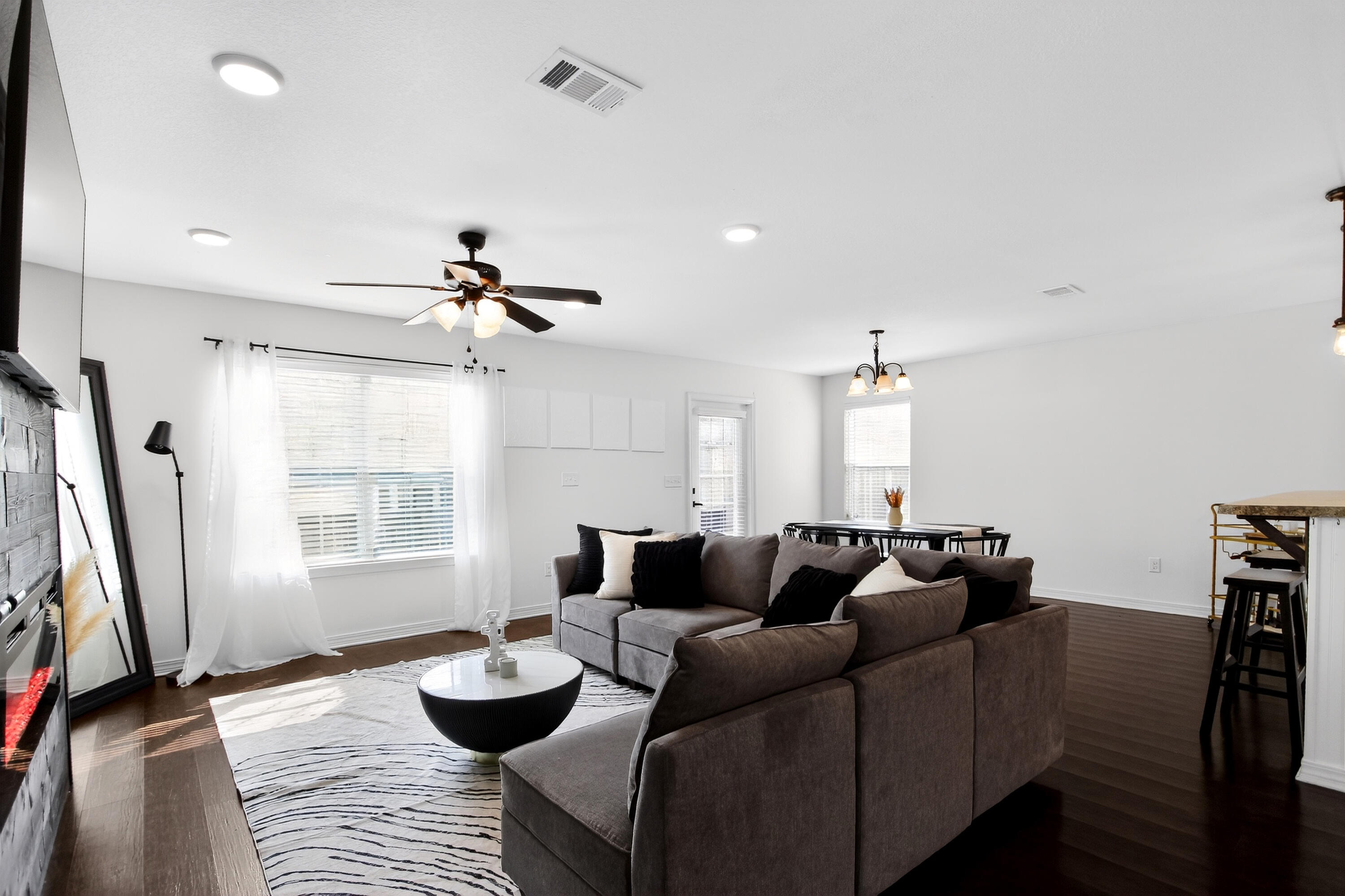 STILLWELL ESTATES - Residential Lease