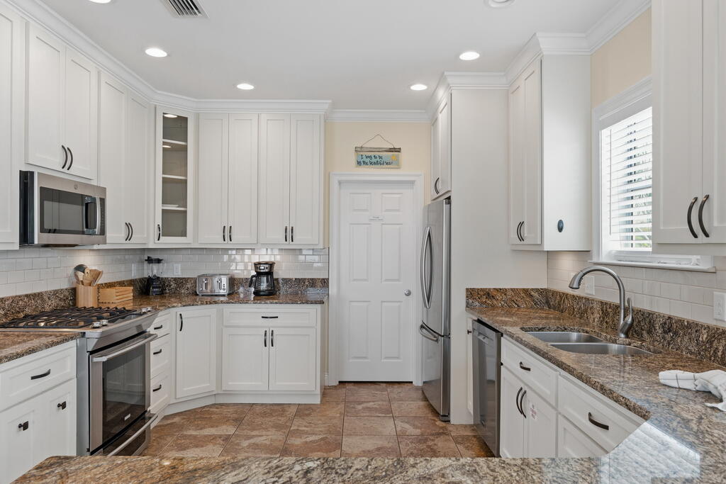 CRYSTAL BEACH - Residential