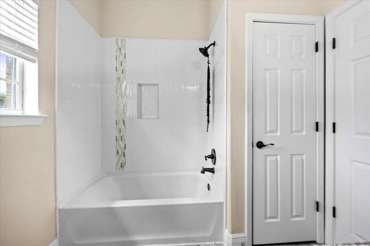 HARVELLS CROSSING - Residential