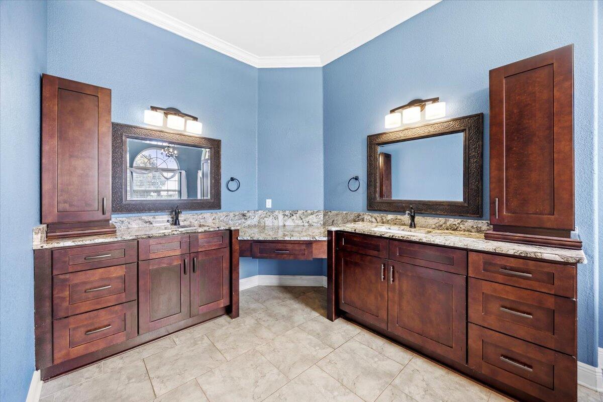 HARVELLS CROSSING - Residential