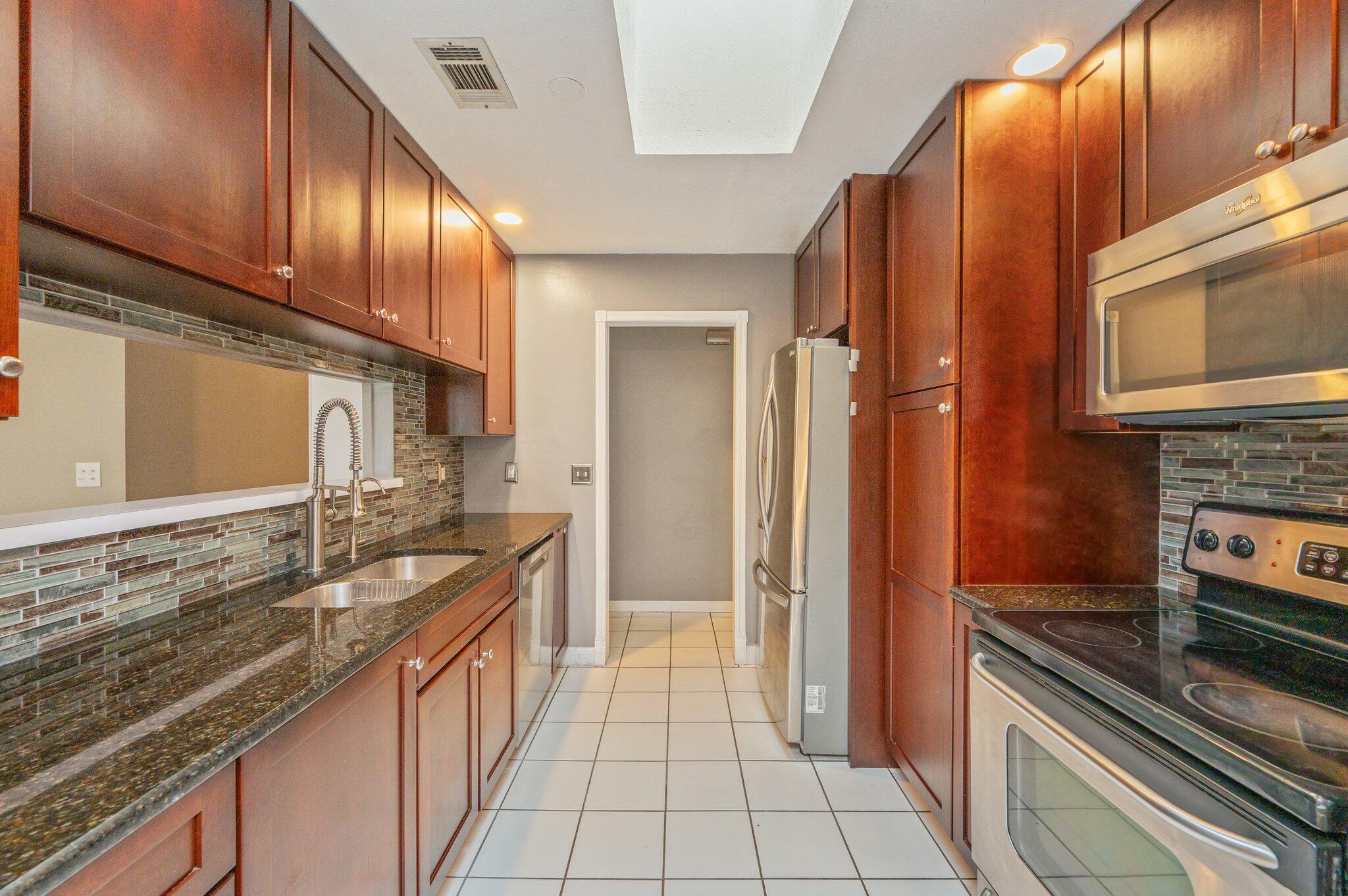 PALMETTO ESTATES UNREC - Residential Lease