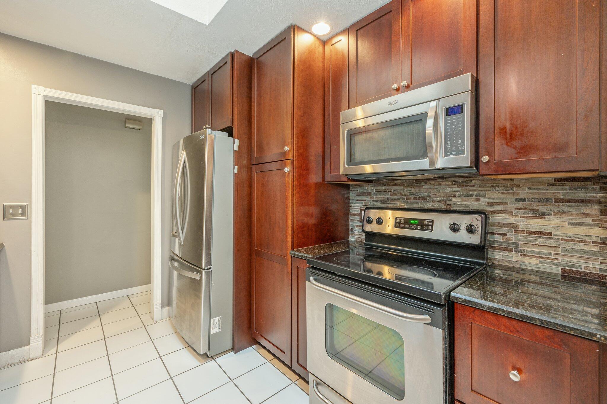 PALMETTO ESTATES UNREC - Residential Lease