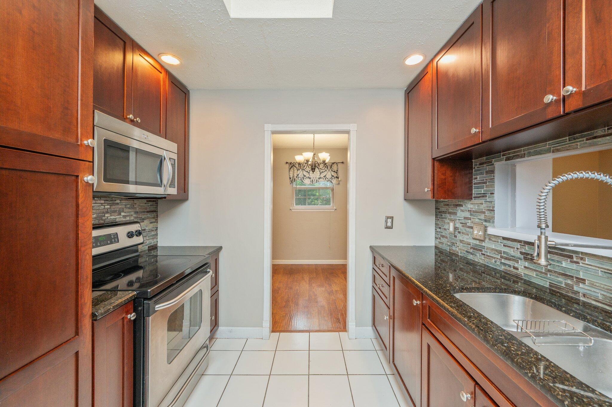 PALMETTO ESTATES UNREC - Residential Lease