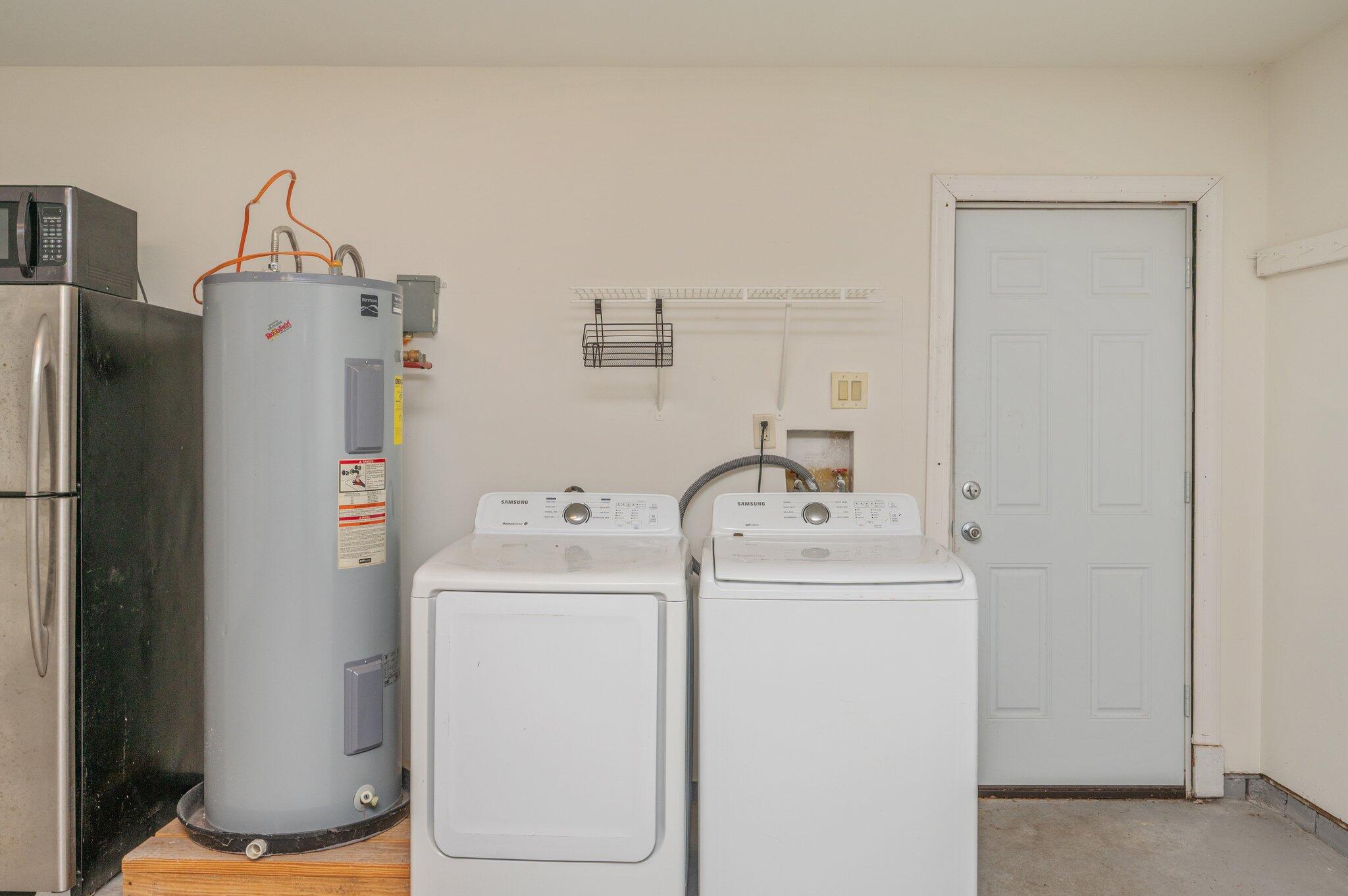 PALMETTO ESTATES UNREC - Residential Lease