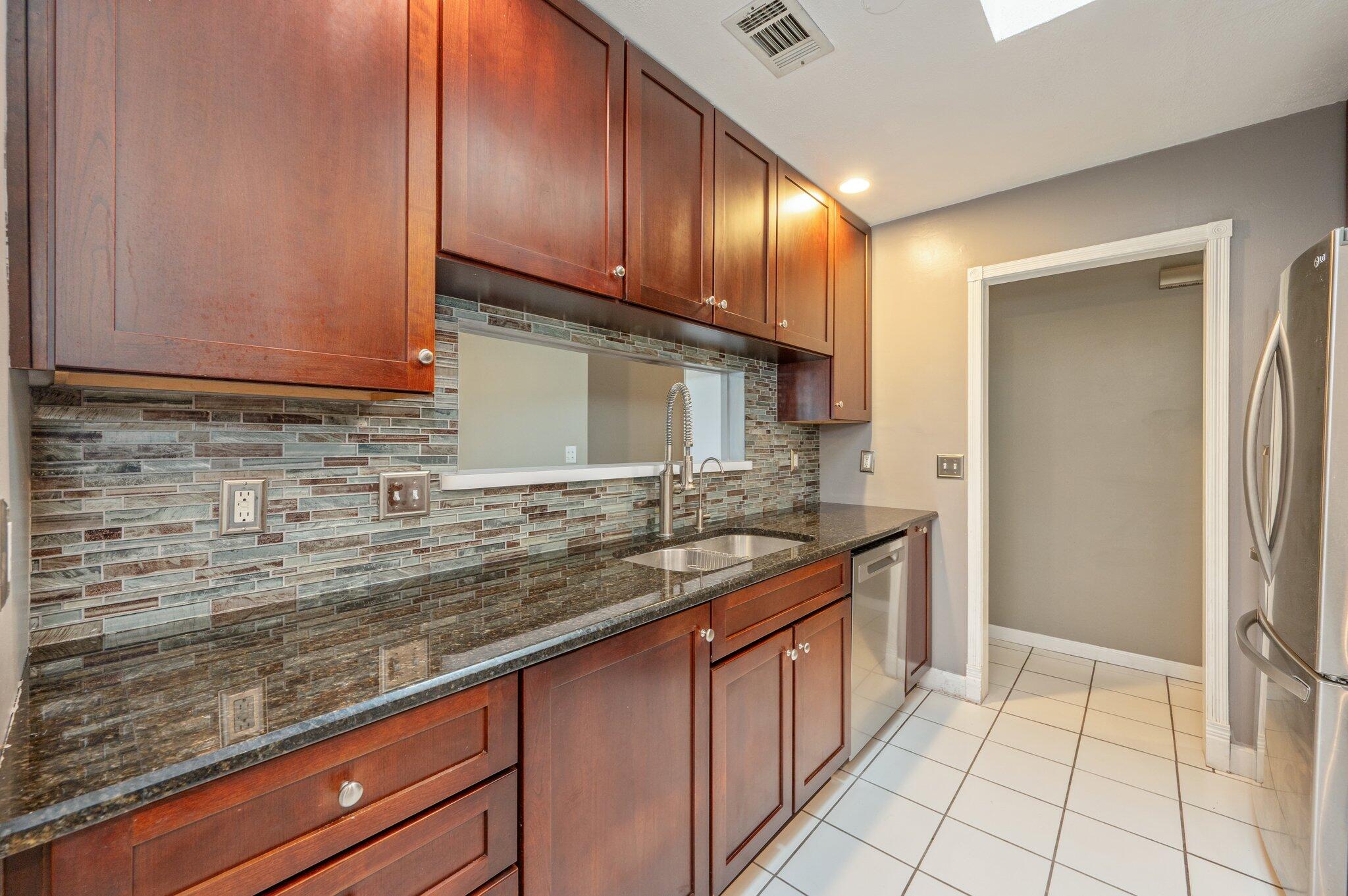 PALMETTO ESTATES UNREC - Residential Lease