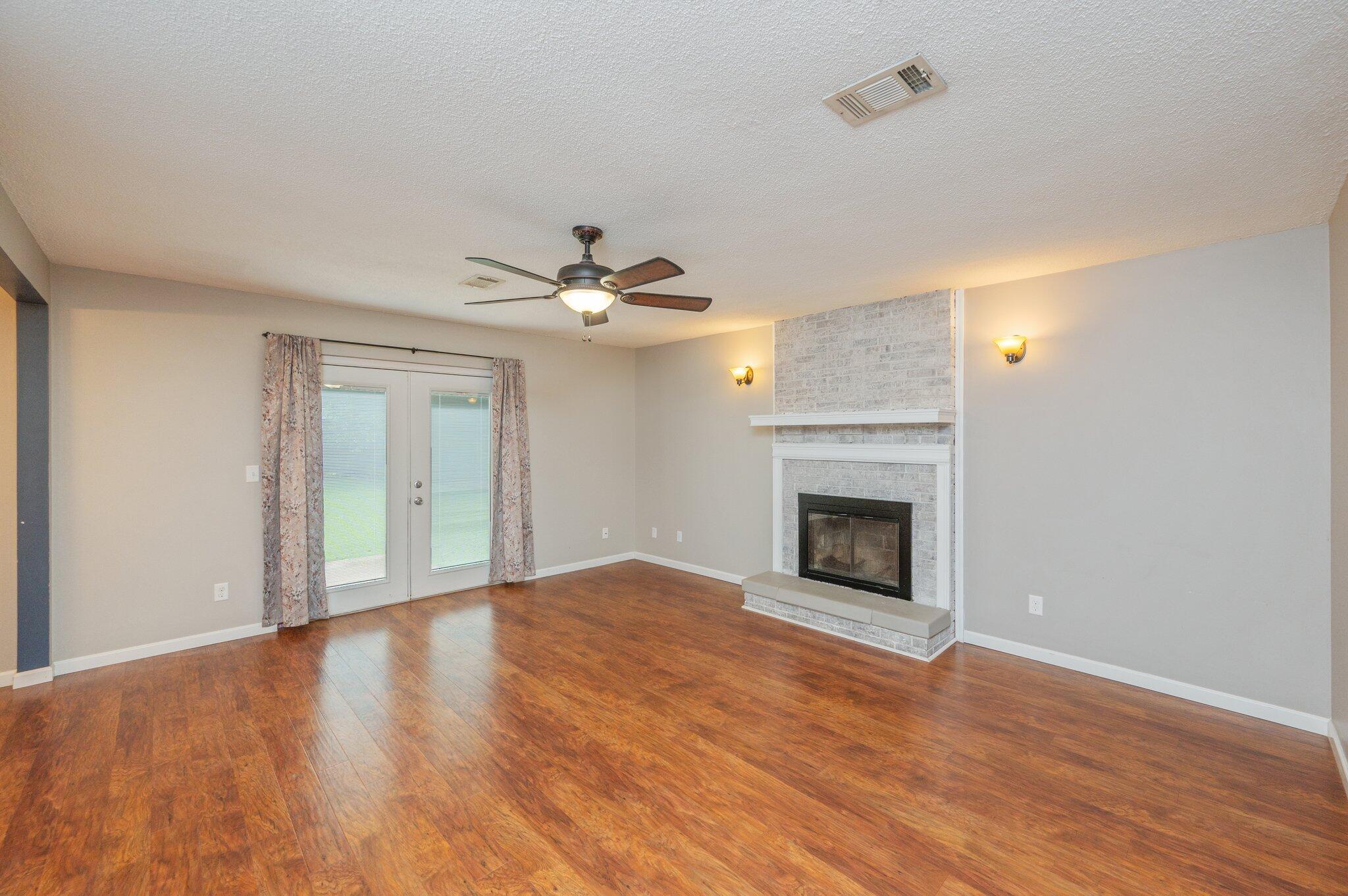 PALMETTO ESTATES UNREC - Residential Lease