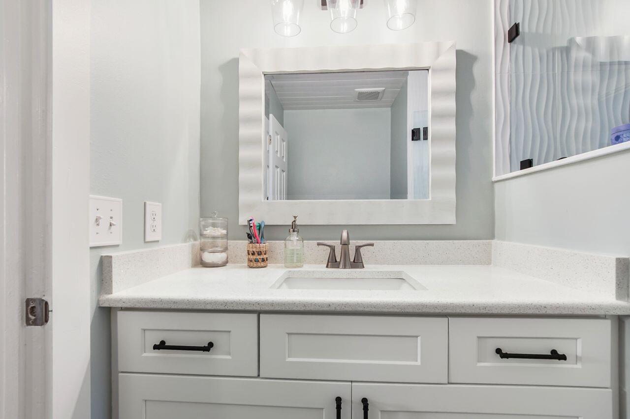 PALM,PINEWD,PARADISE (222211.00) - Residential