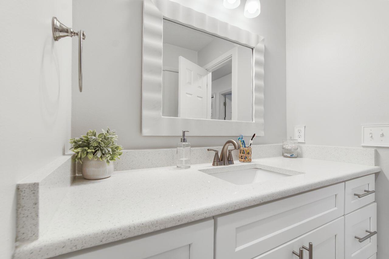 PALM,PINEWD,PARADISE (222211.00) - Residential