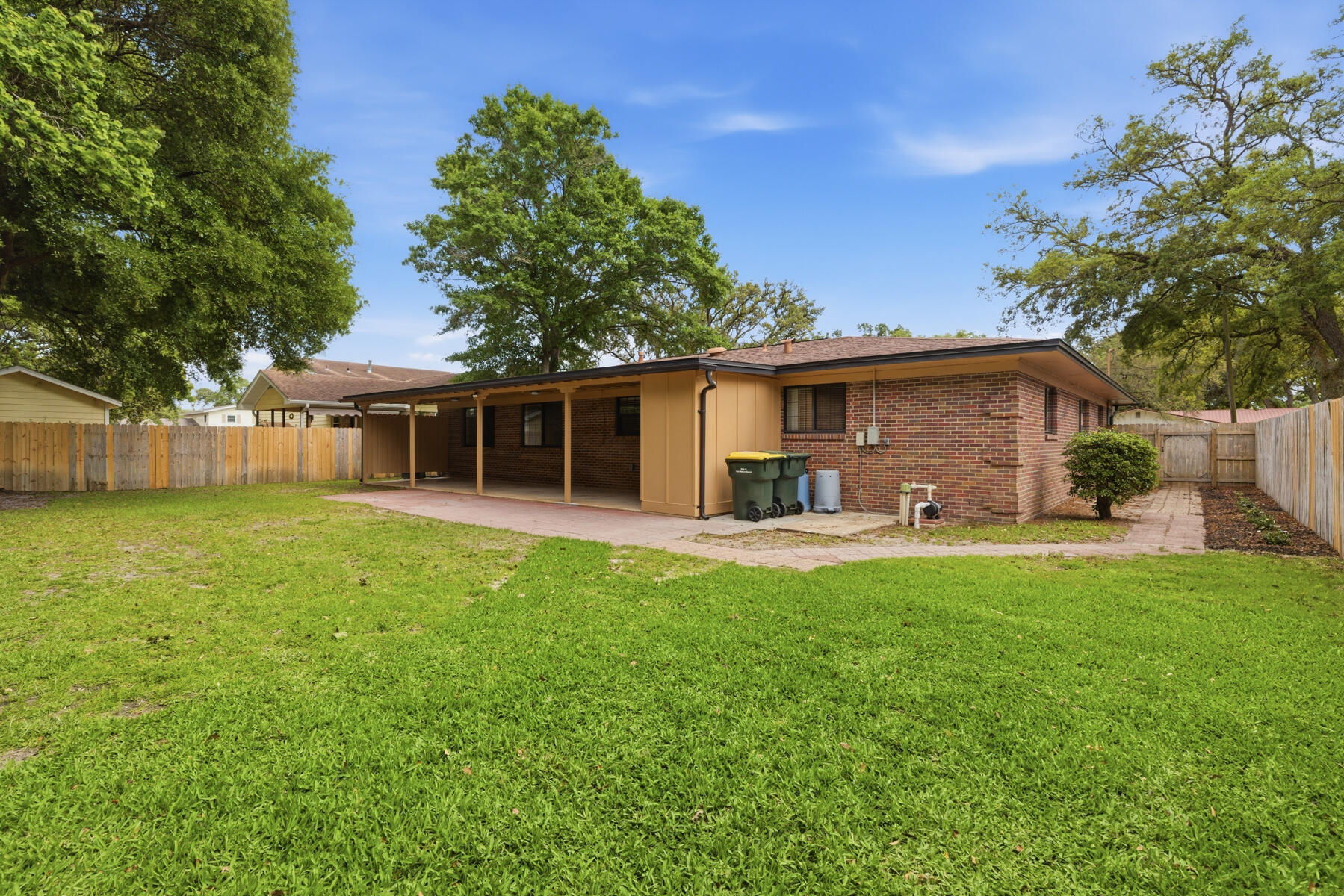 BAYOU WOODS 1ST ADDN - Residential