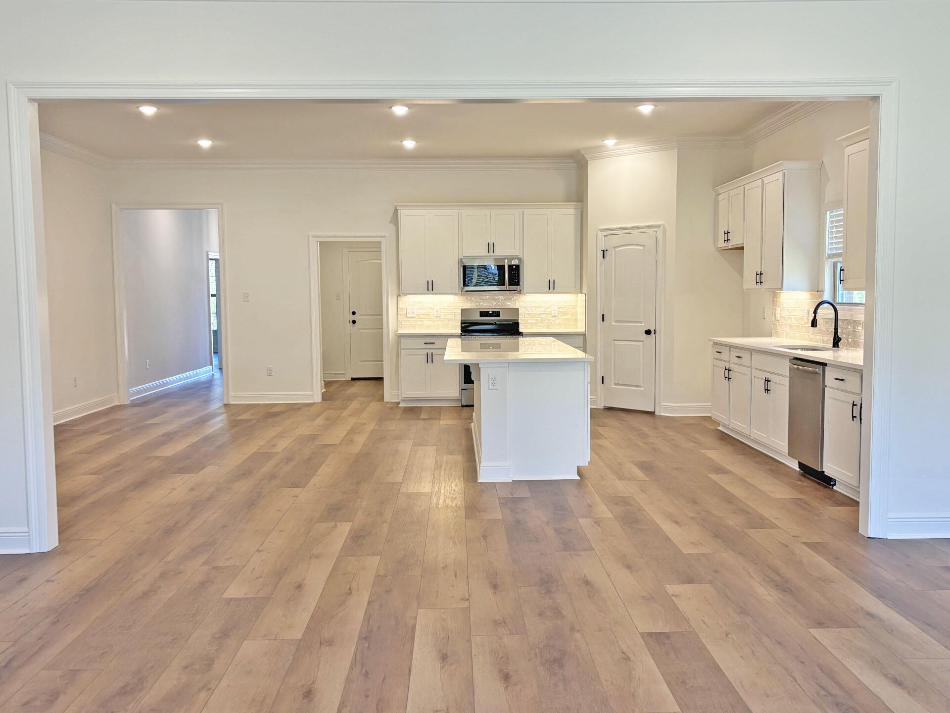 YOUNG OAKS - Residential