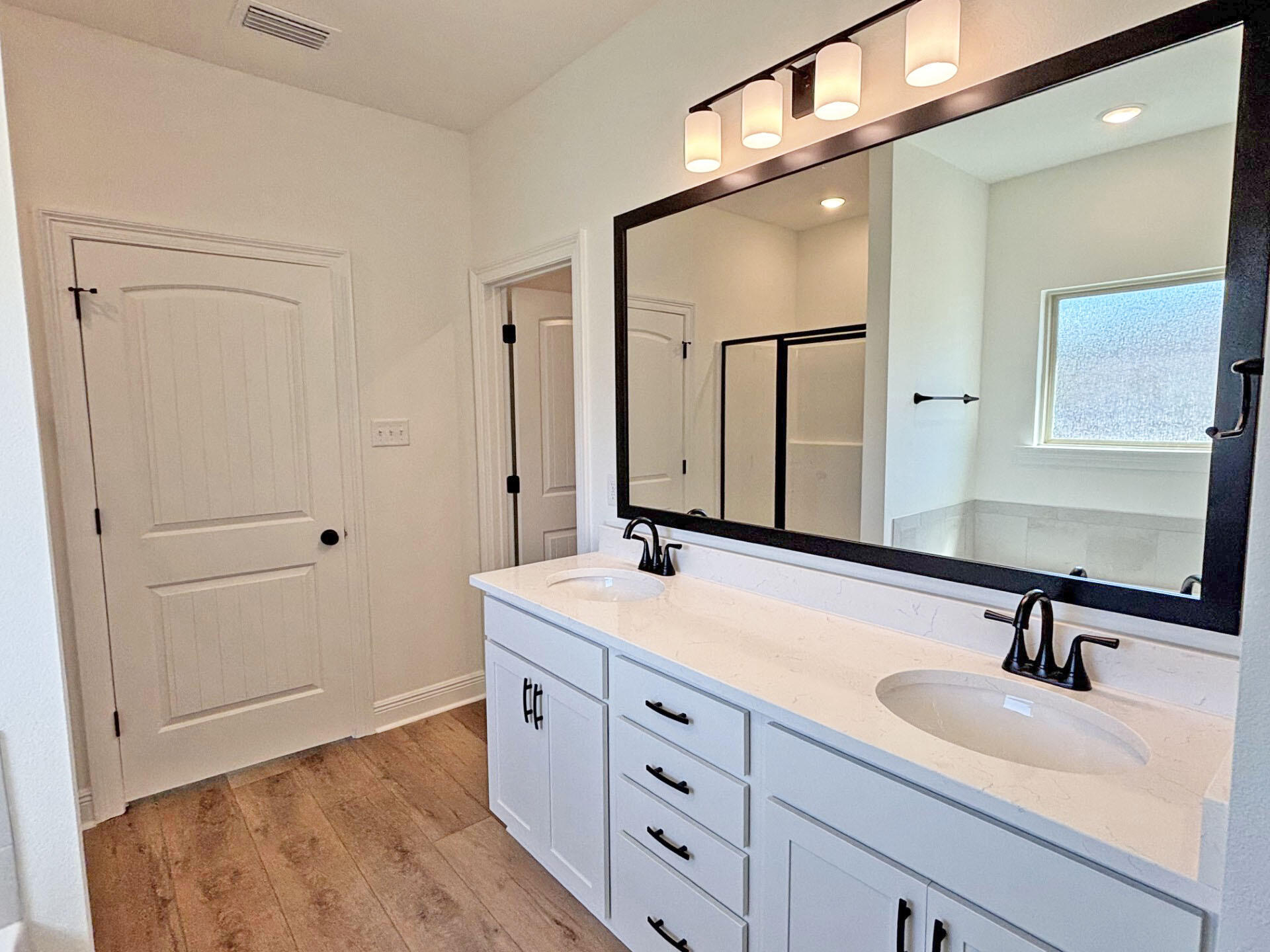 YOUNG OAKS - Residential