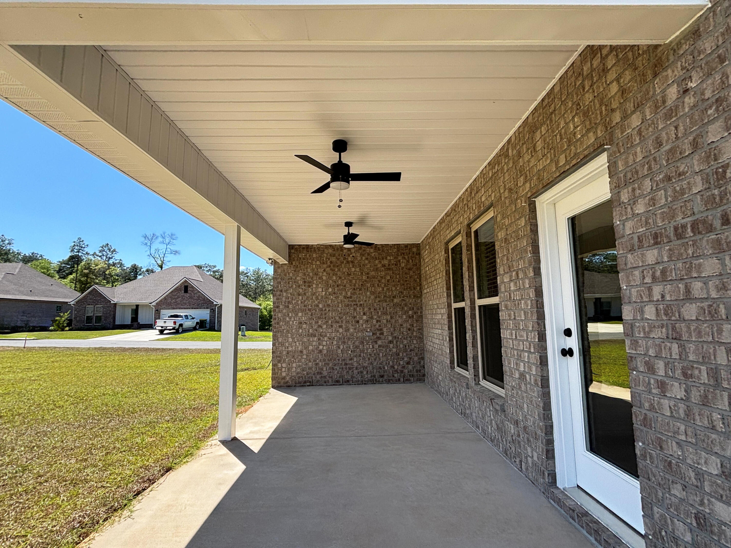 YOUNG OAKS - Residential