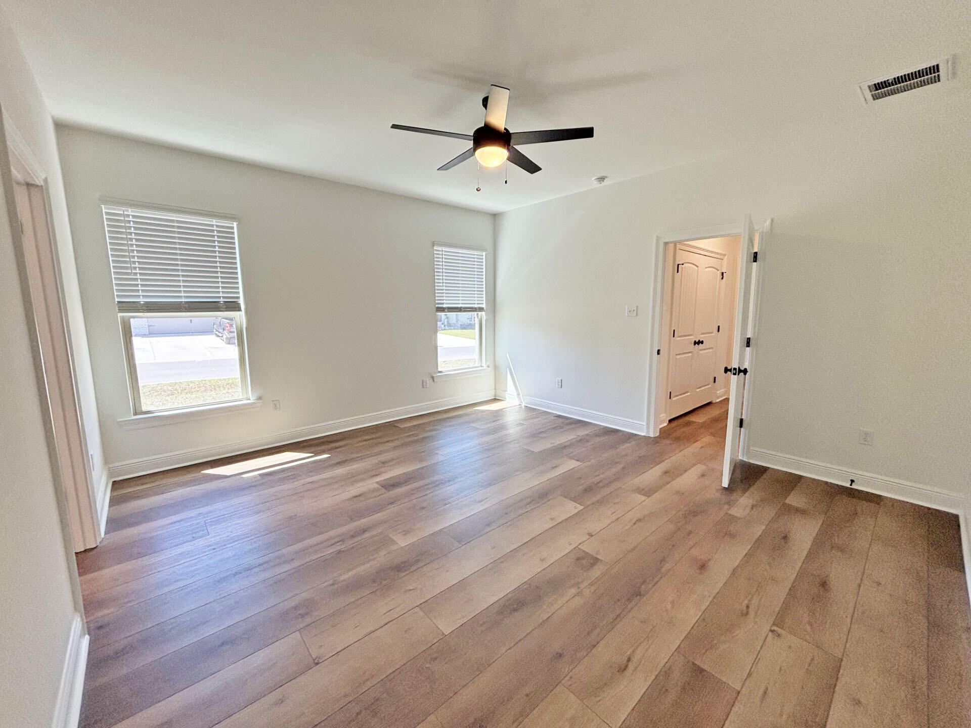 YOUNG OAKS - Residential