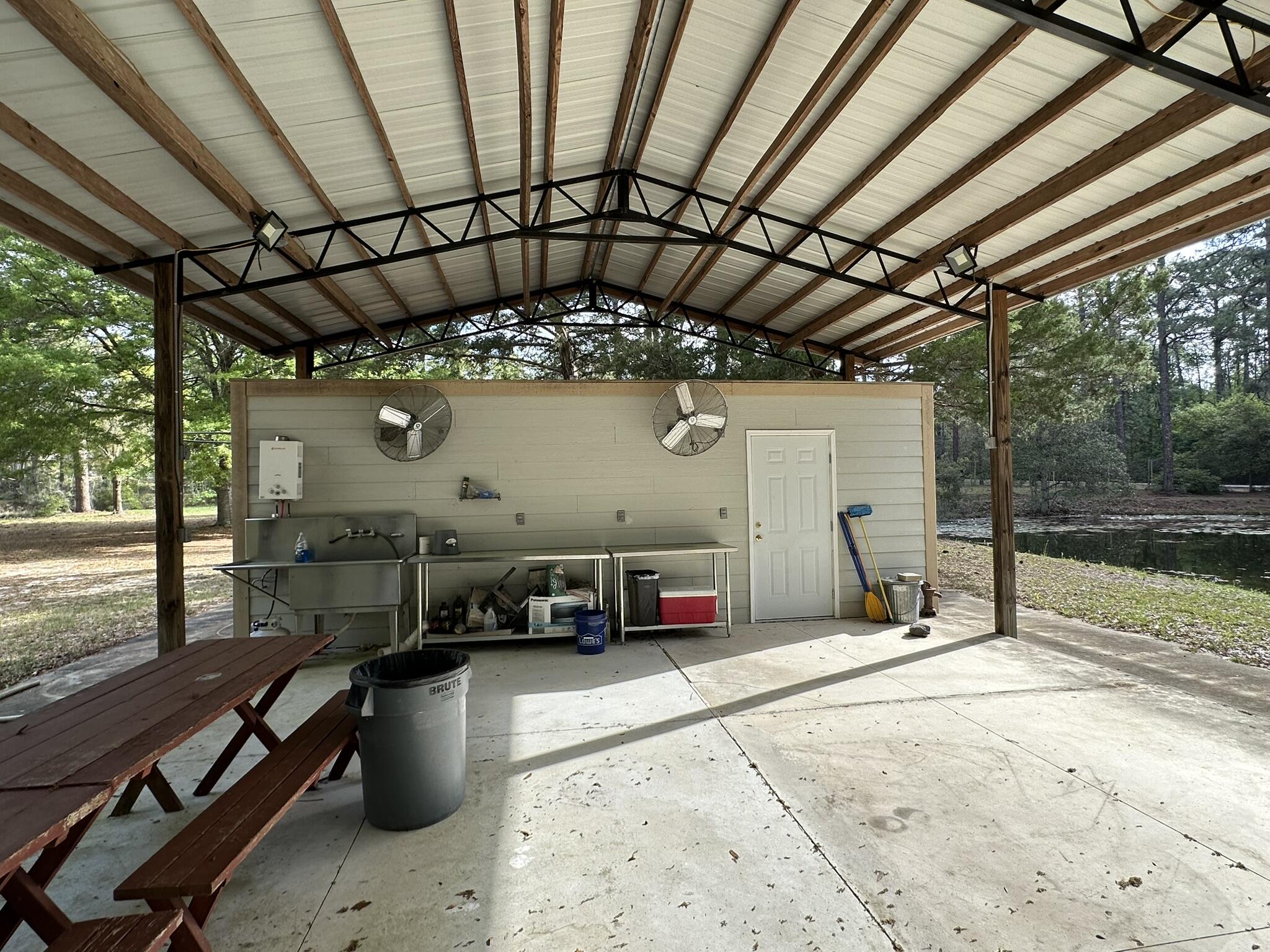 METES & BOUNDS - Land