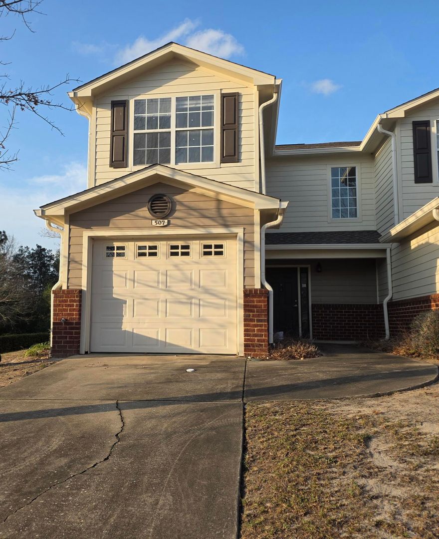 Townhome located  in Eagle's Landing. Property needs  a little TLC. Convenient access to town, dining and shopping. Buyer to verify all pertinent information including lot dimensions and square footage. Property is being sold AS-IS.