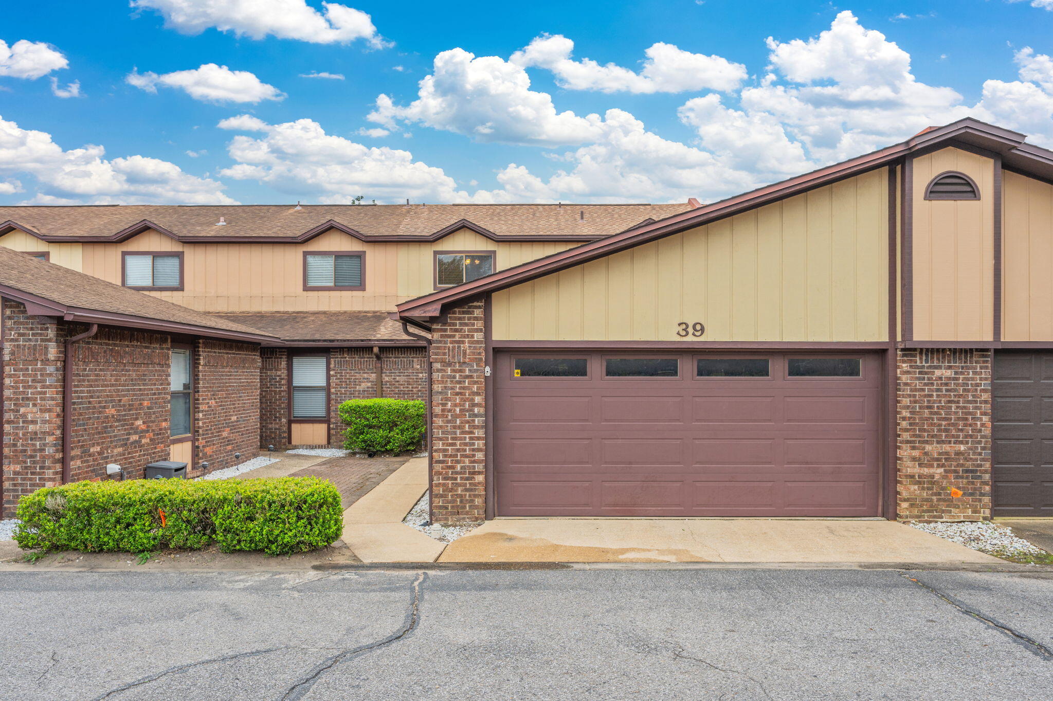 HIDDEN COVE T/H - Residential