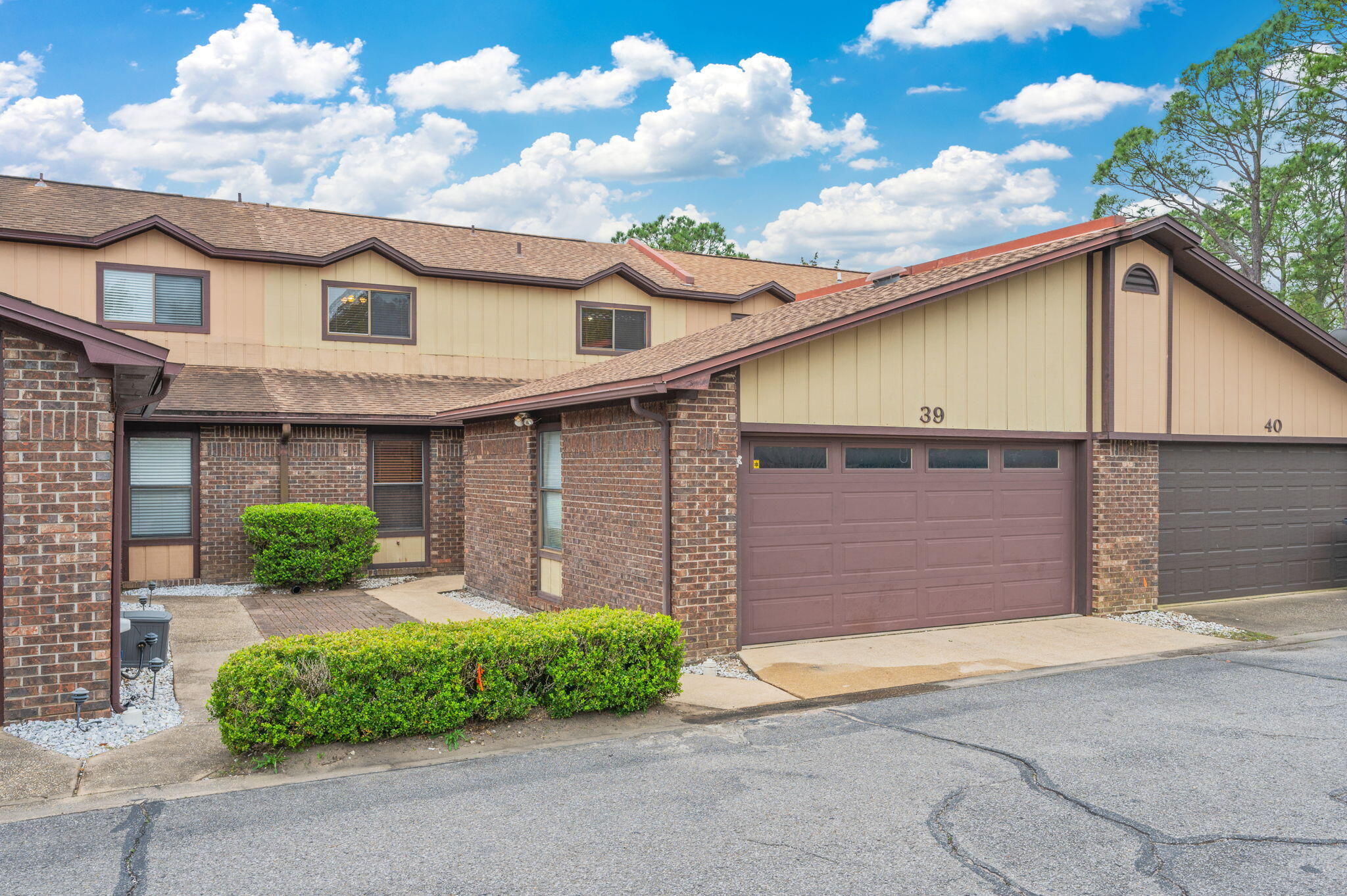 HIDDEN COVE T/H - Residential