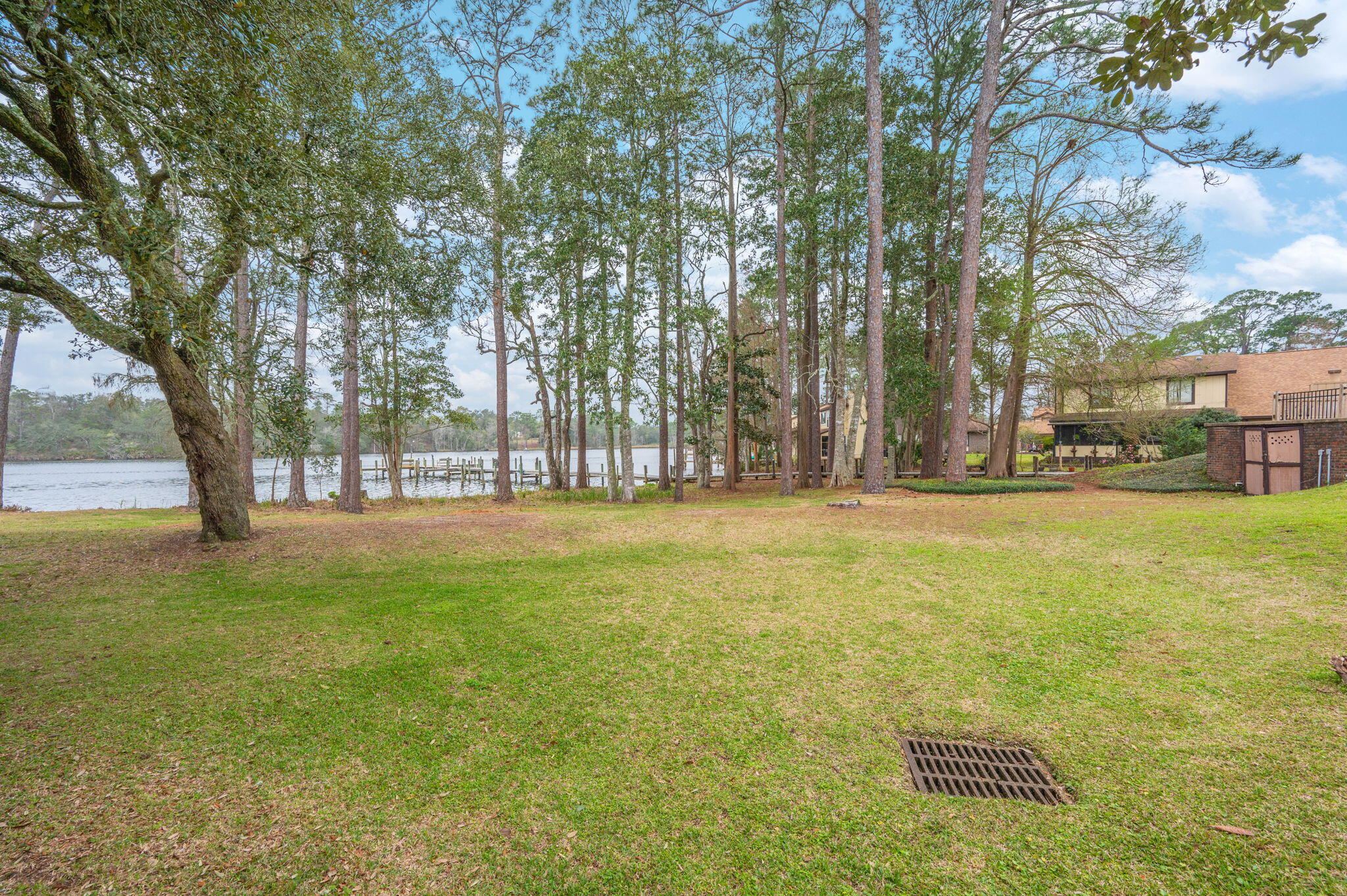 HIDDEN COVE T/H - Residential