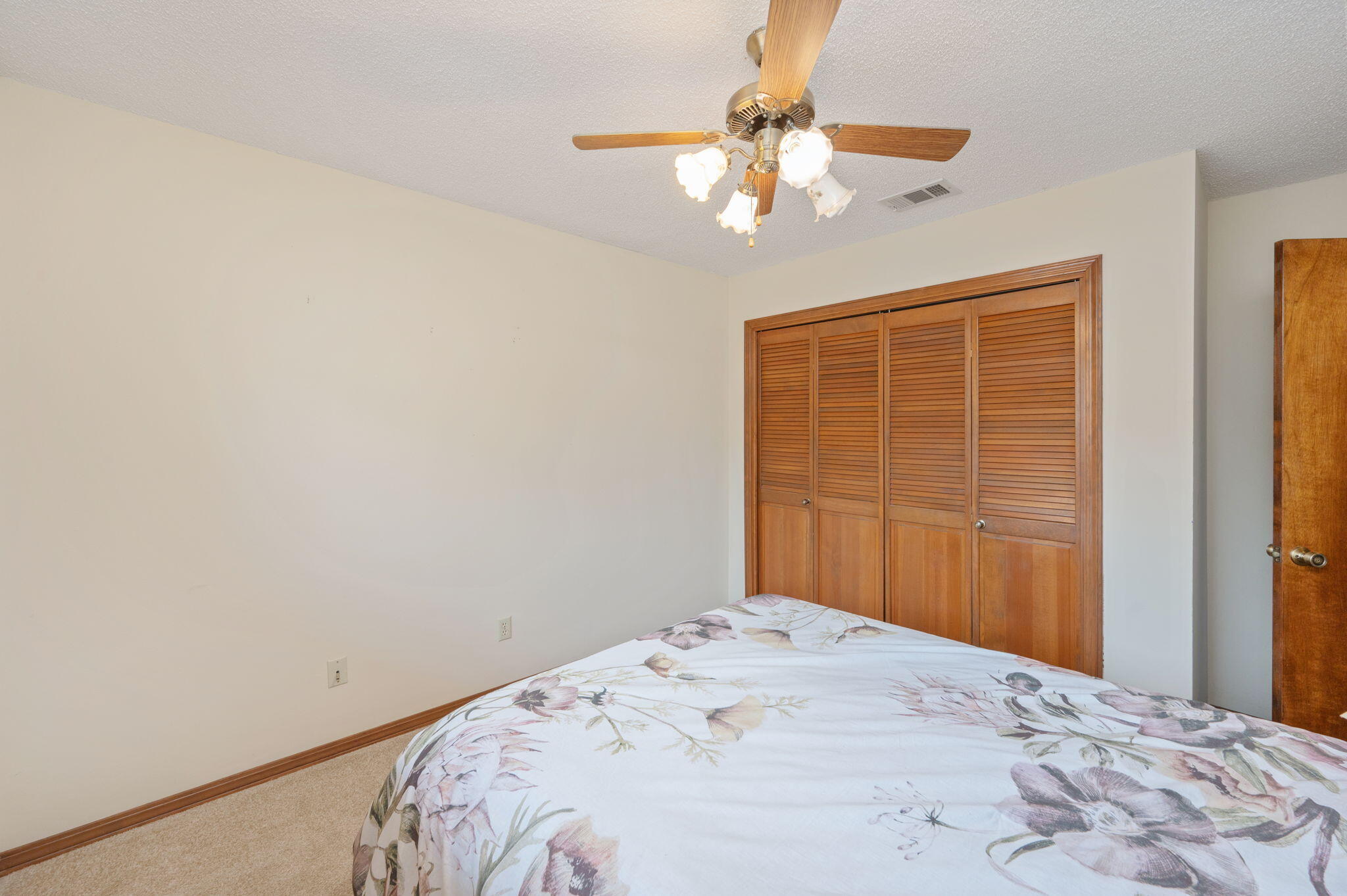 HIDDEN COVE T/H - Residential