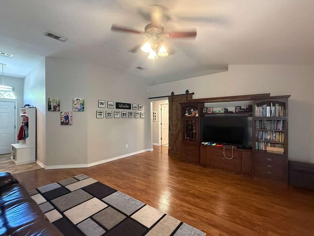 SHADOW OAK S/D - Residential Lease