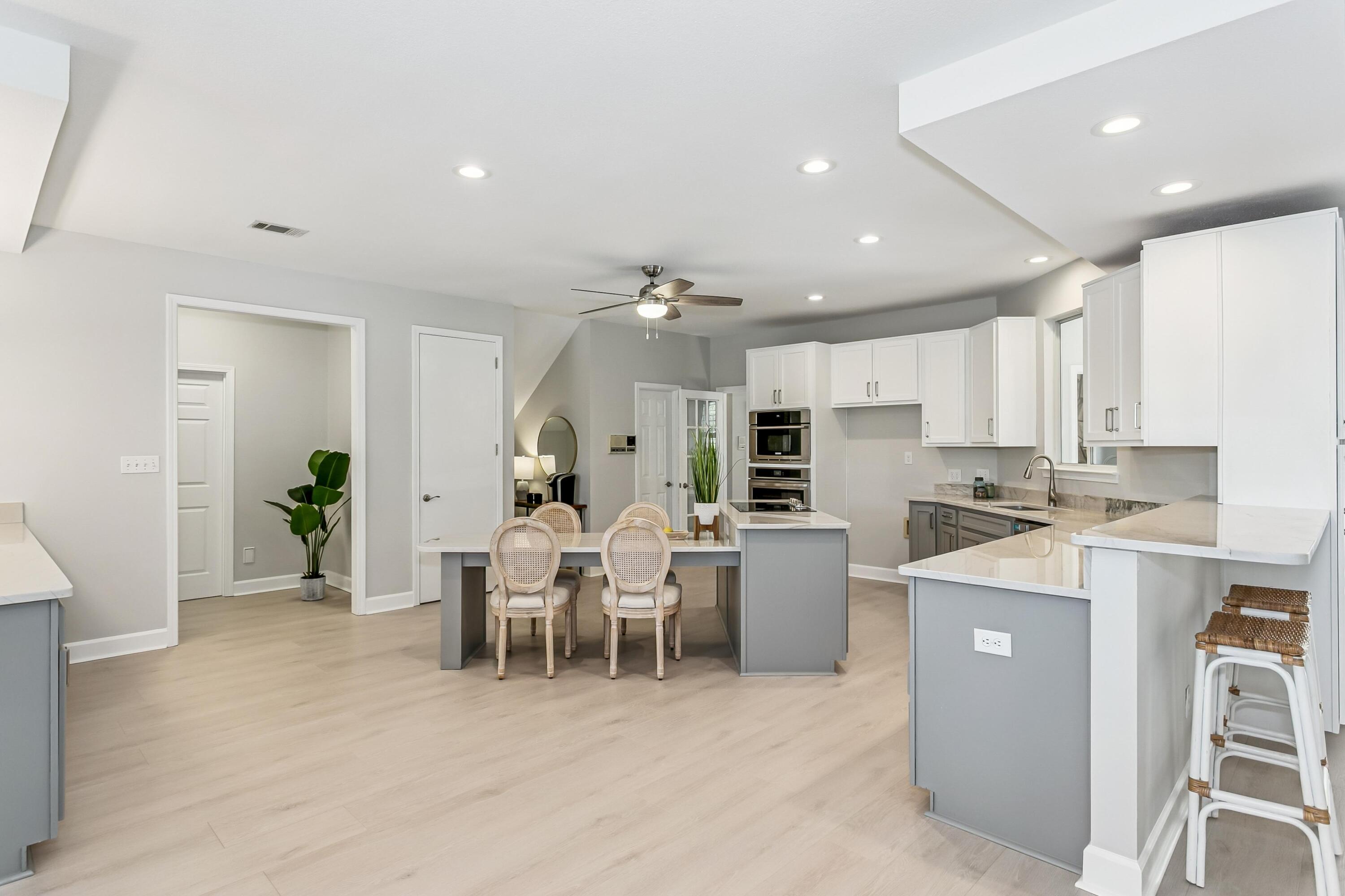 LAKE WAY VILLAS 3 - Residential