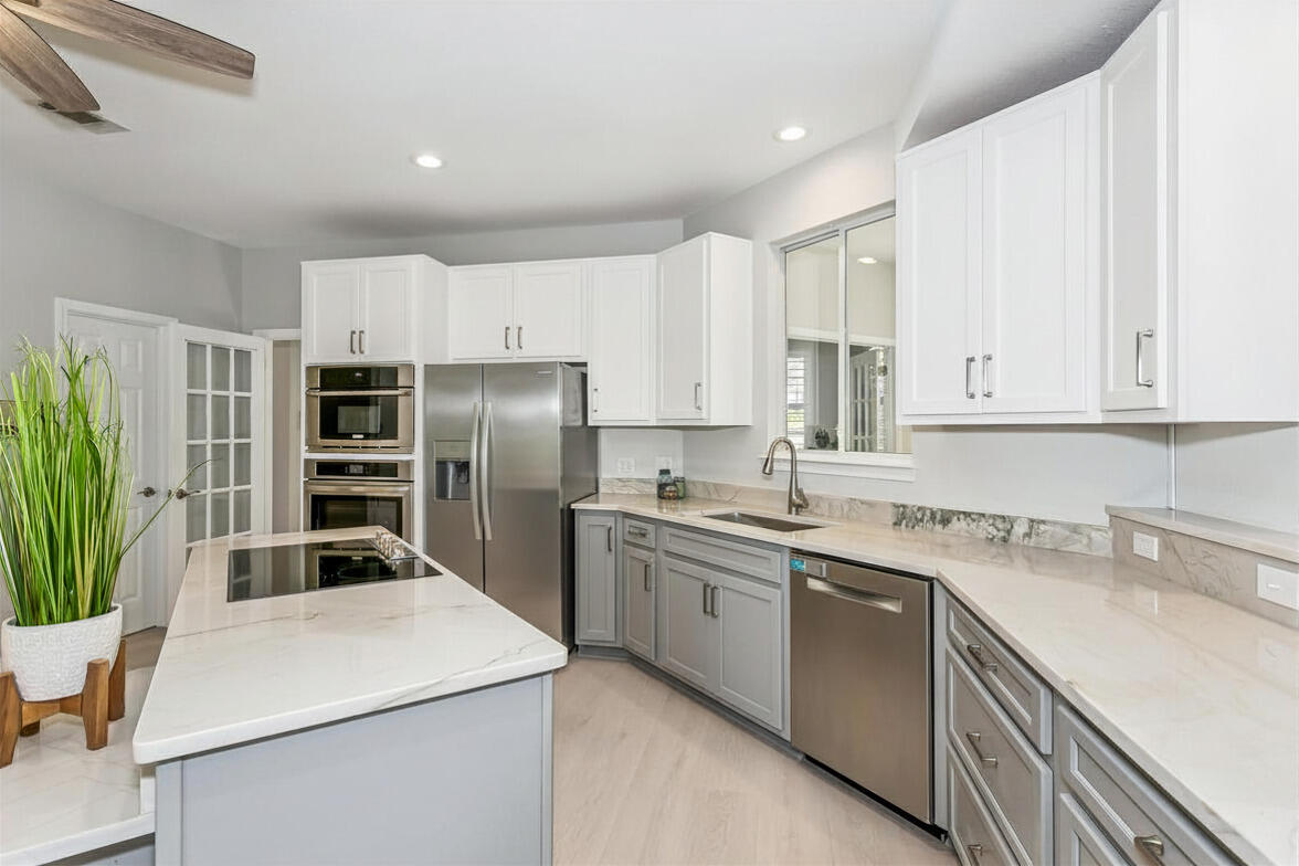 LAKE WAY VILLAS 3 - Residential