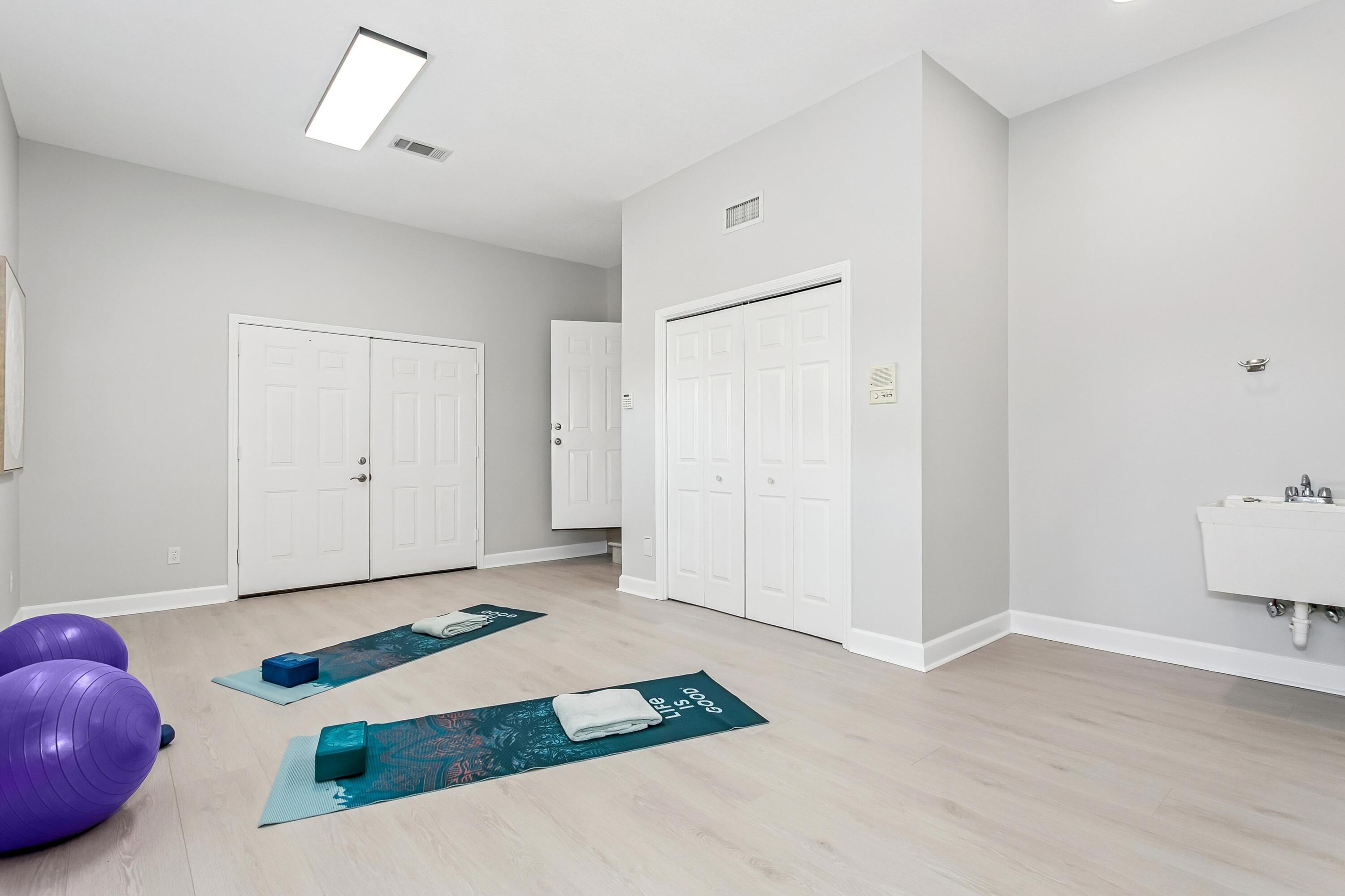 LAKE WAY VILLAS 3 - Residential