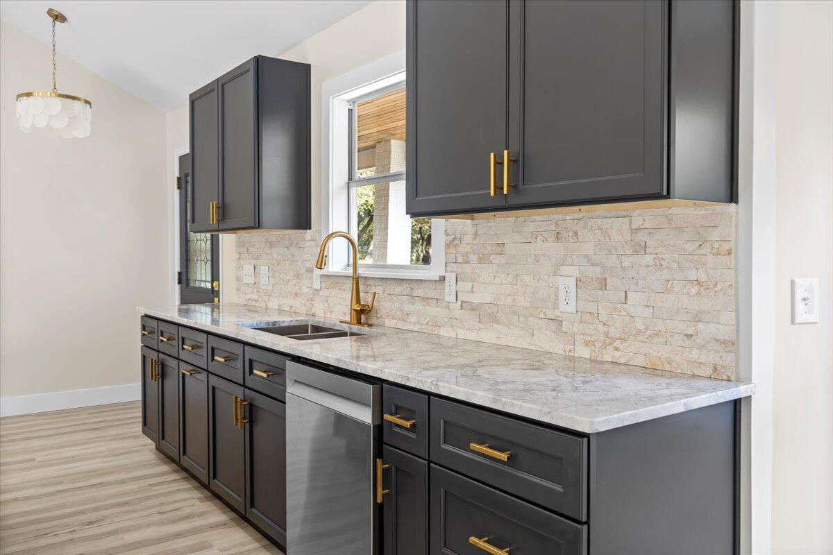 HOLLEY SHORES - Residential