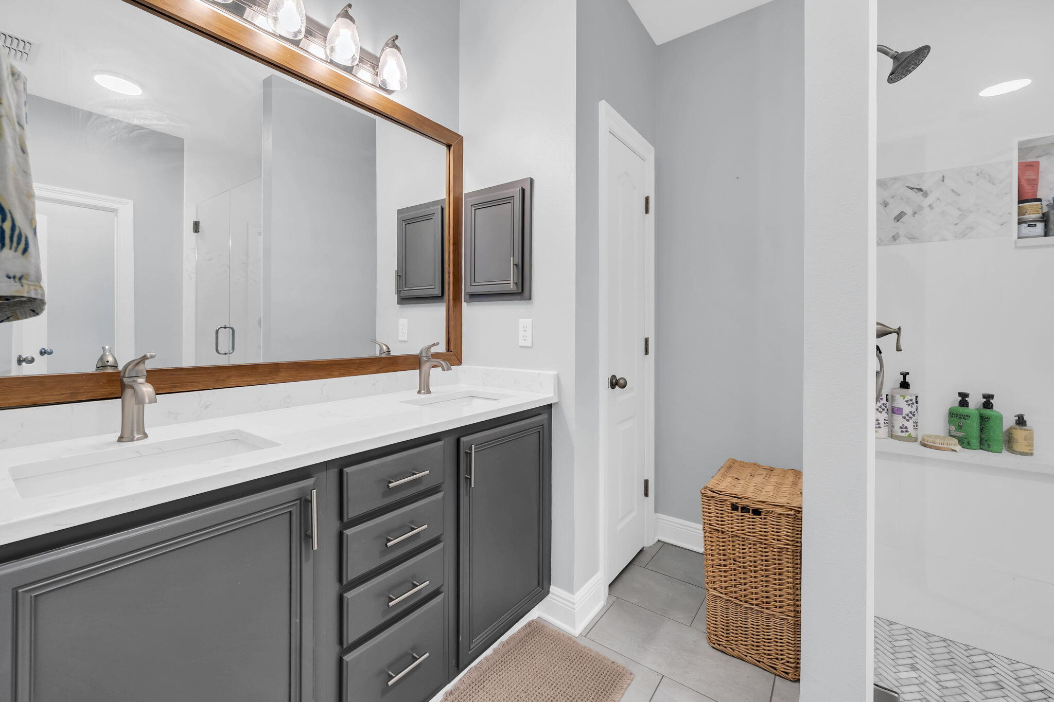 EAGLE BAY - Residential