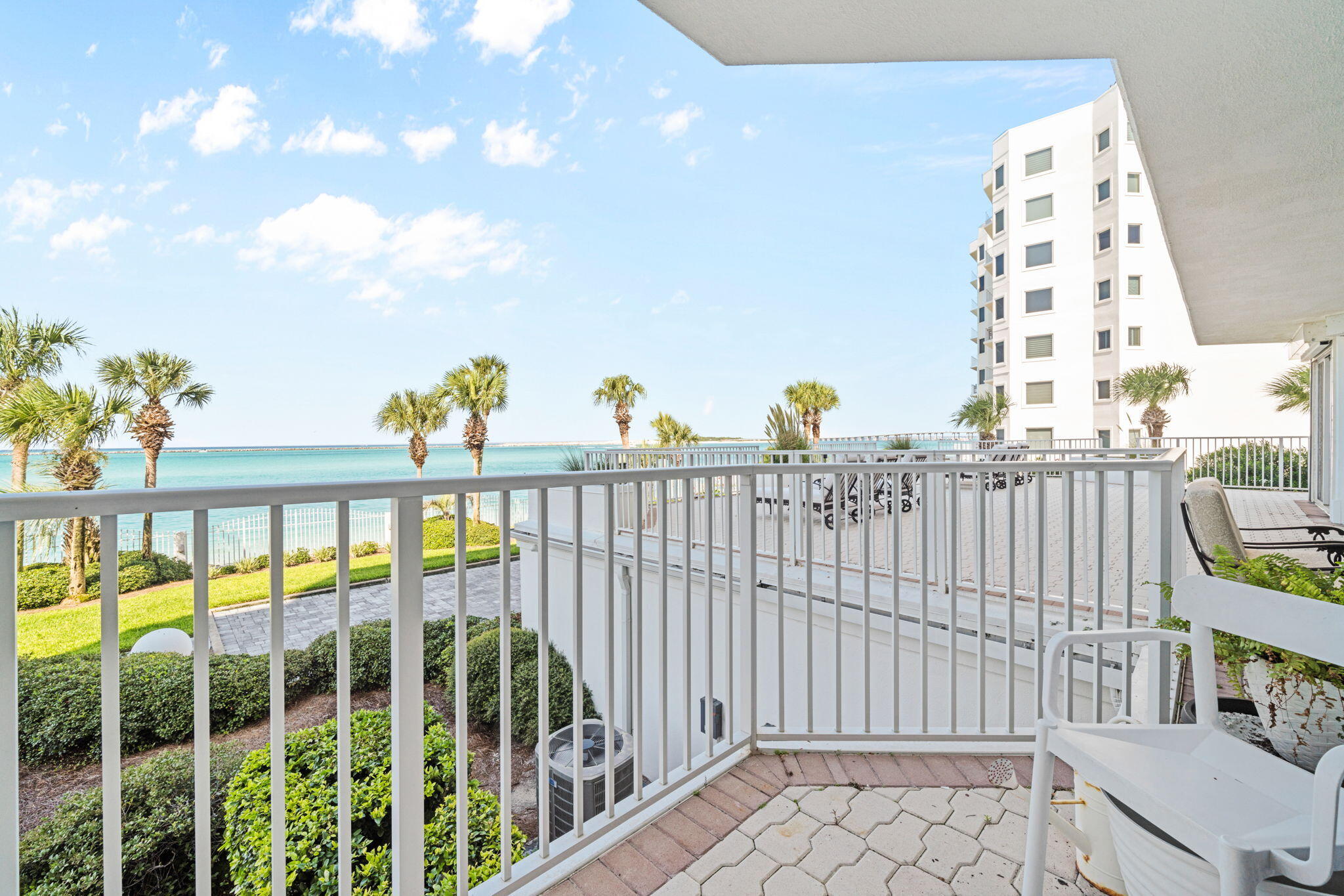 ULTIMATE CONDO THE - Residential