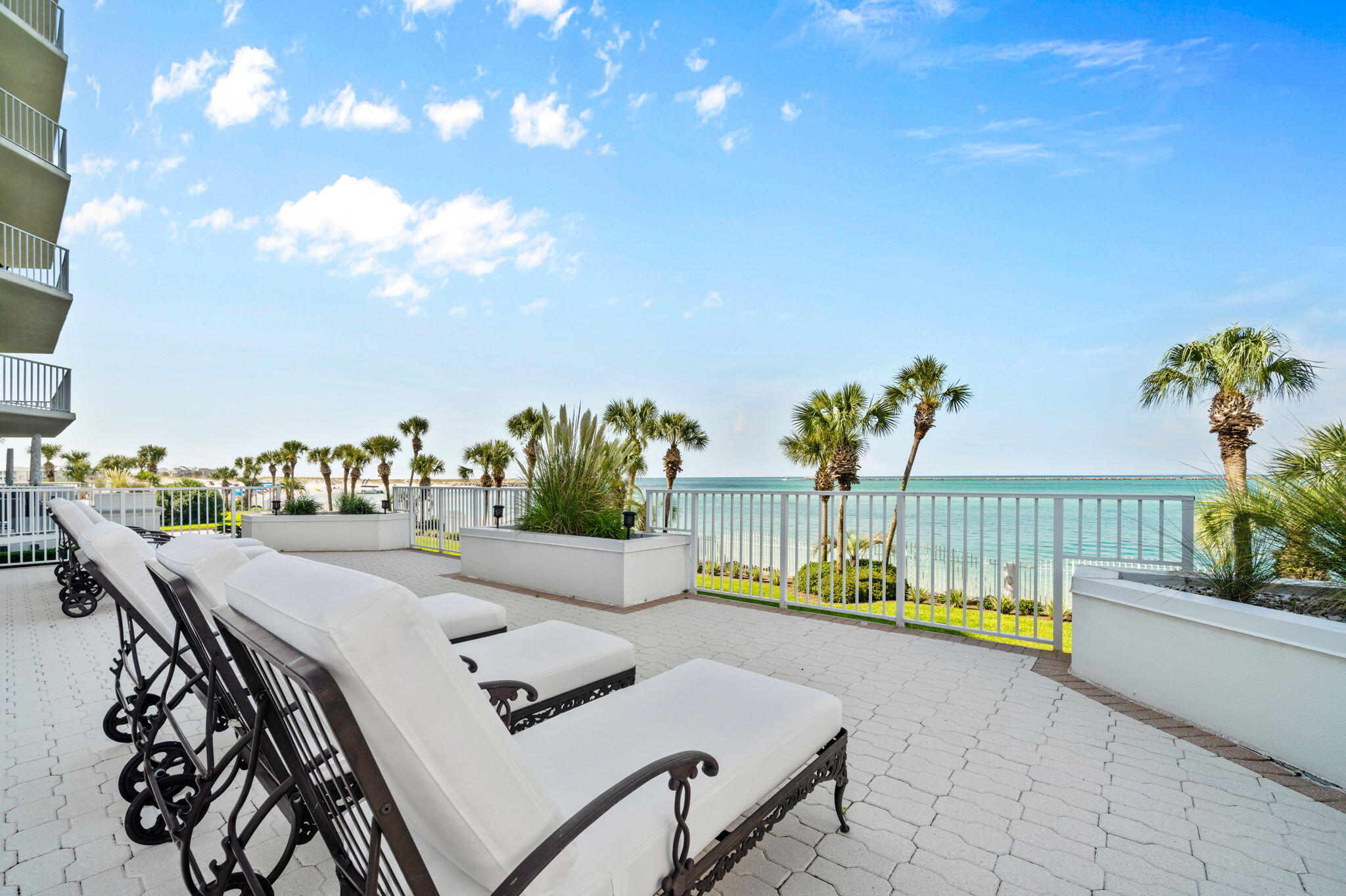 ULTIMATE CONDO THE - Residential