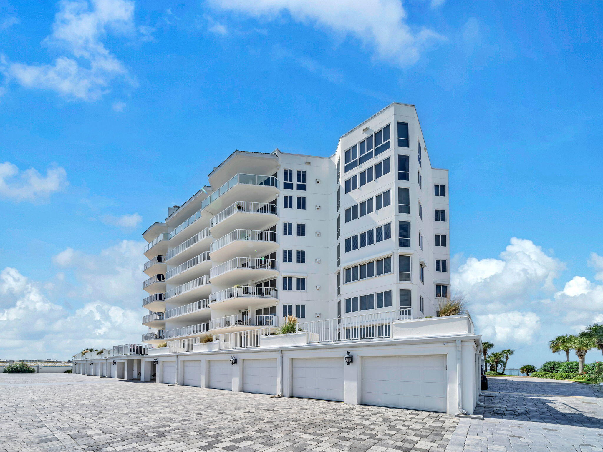 ULTIMATE CONDO THE - Residential