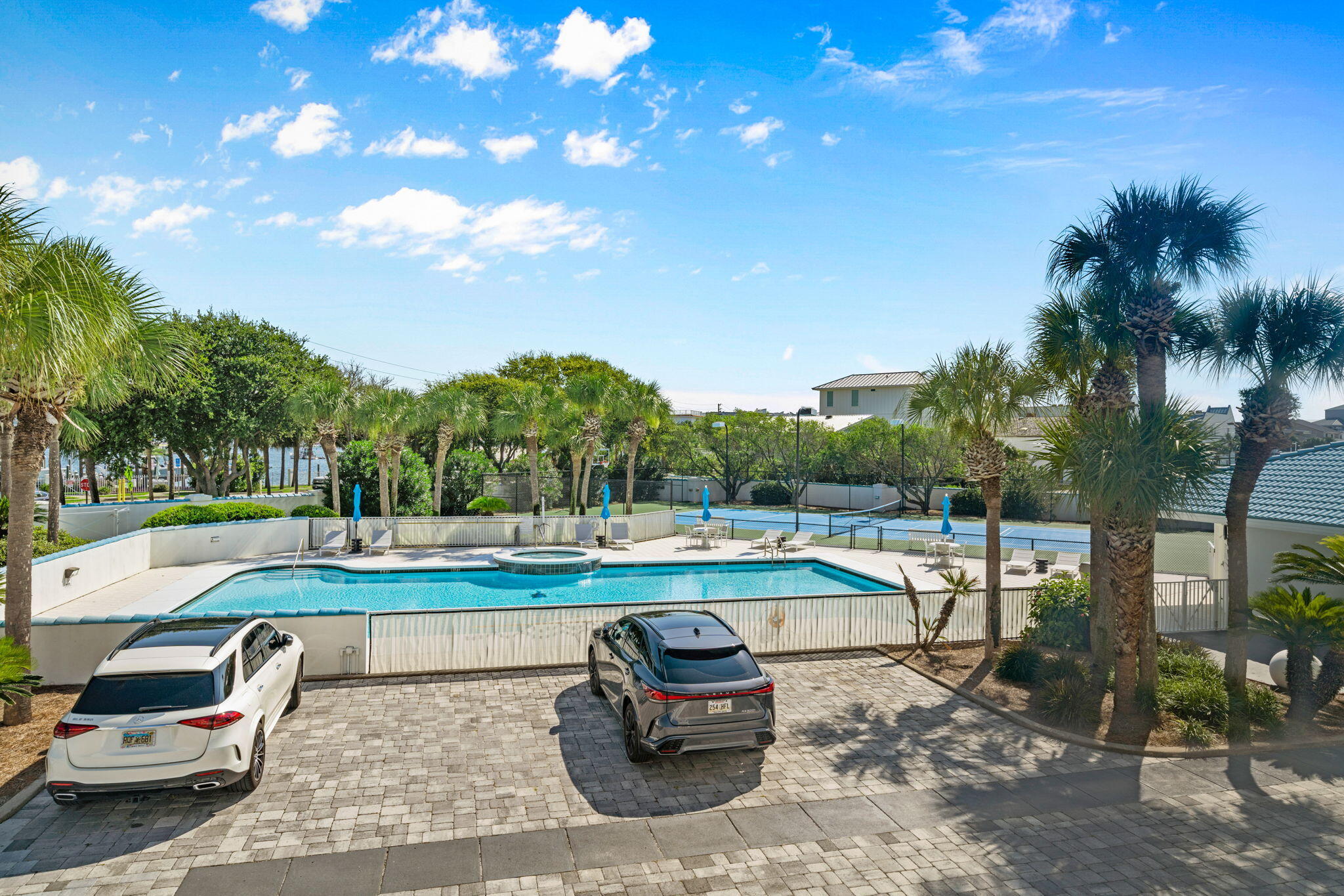 ULTIMATE CONDO THE - Residential