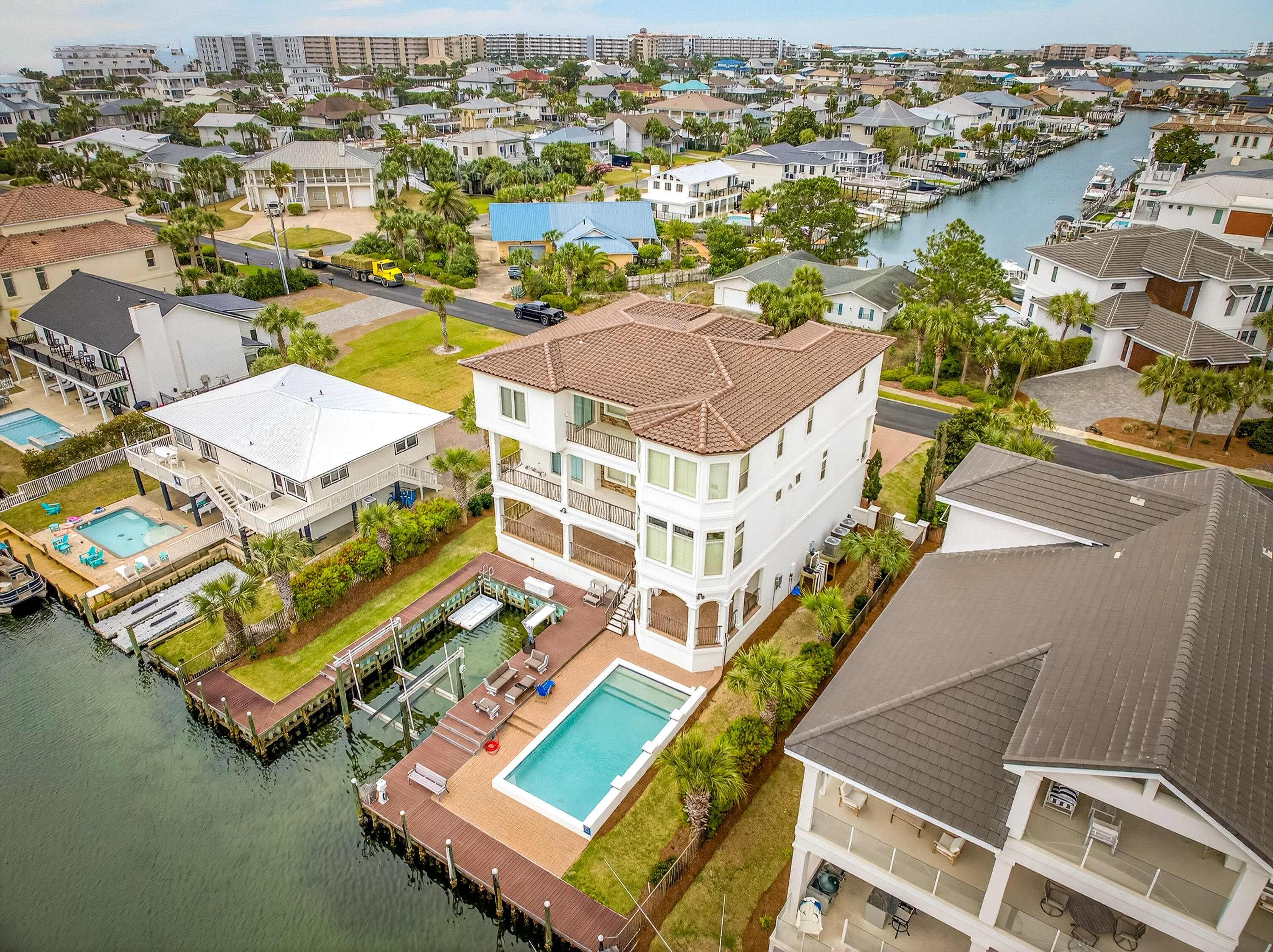 HOLIDAY ISLE - Residential