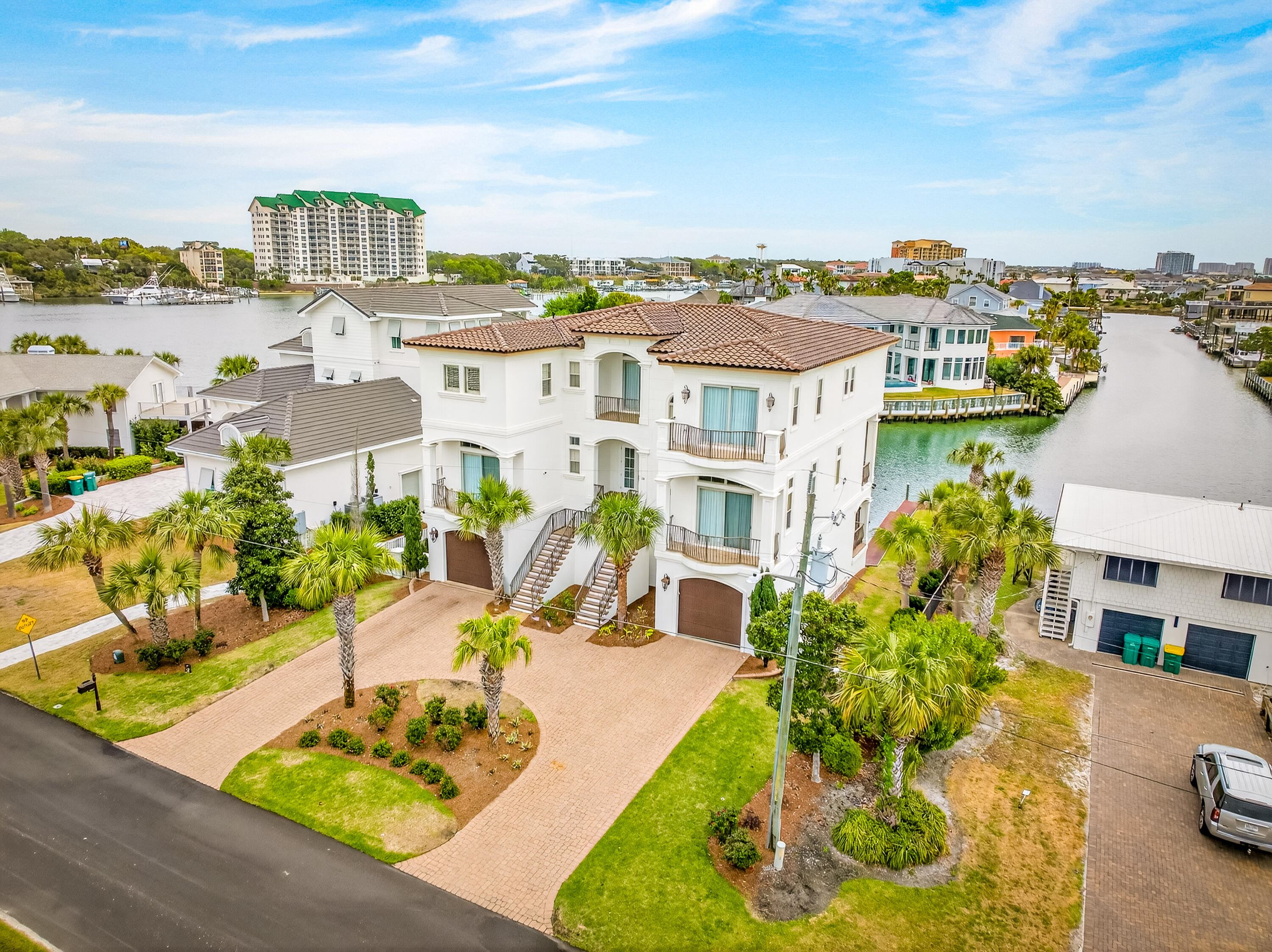 HOLIDAY ISLE - Residential